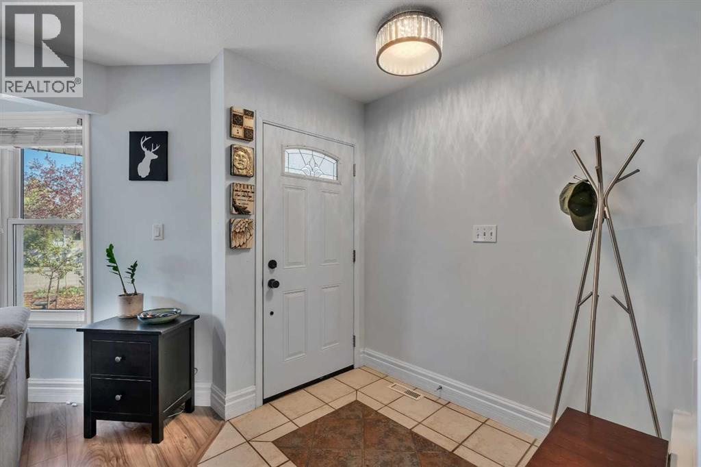7911 47 Avenue NW, Calgary, Alberta  T3B 1Z2 - Photo 4 - A2312227