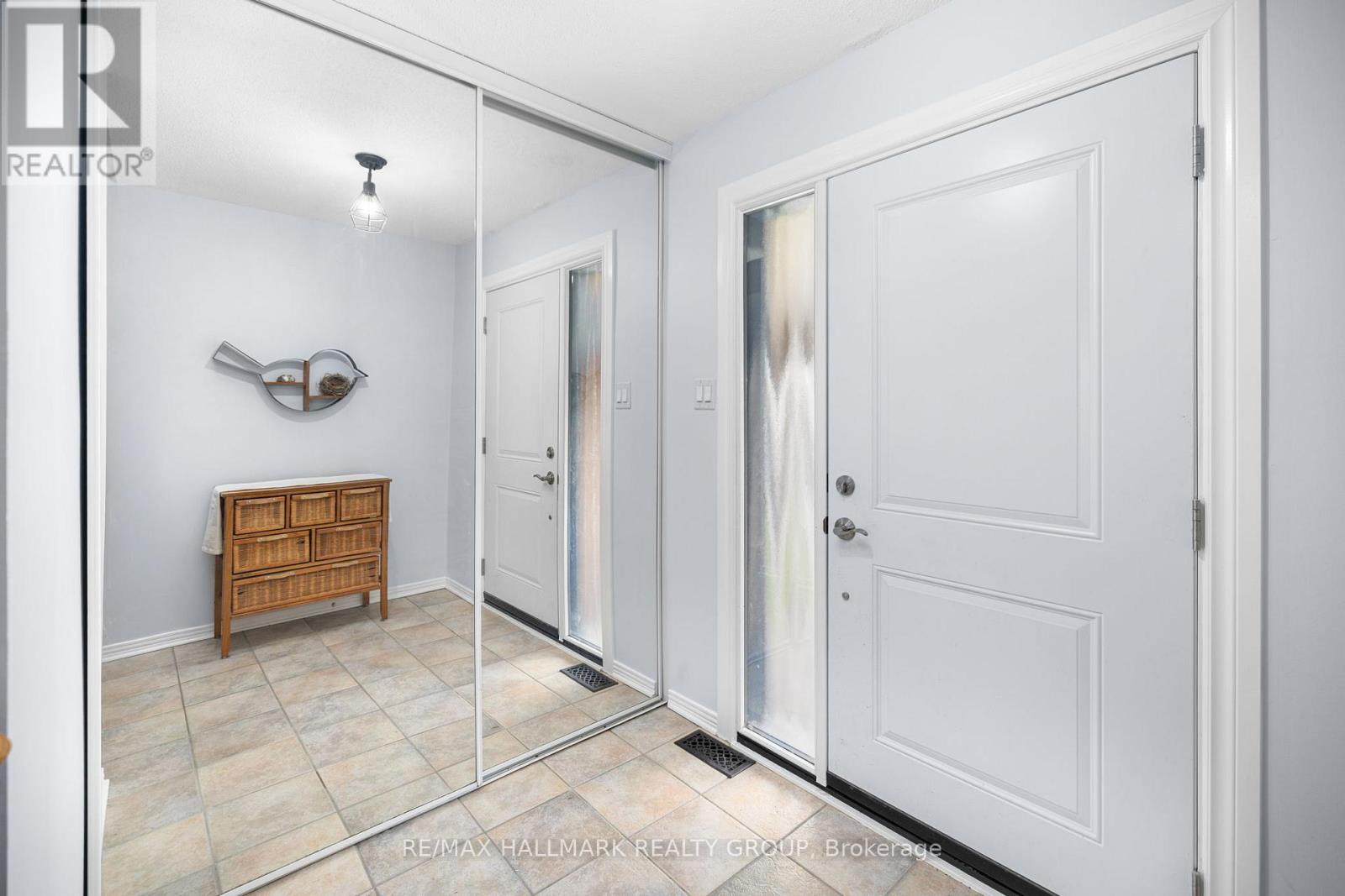 54 Fireside Crescent, Ottawa, Ontario  K1T 1Z4 - Photo 3 - X13165472