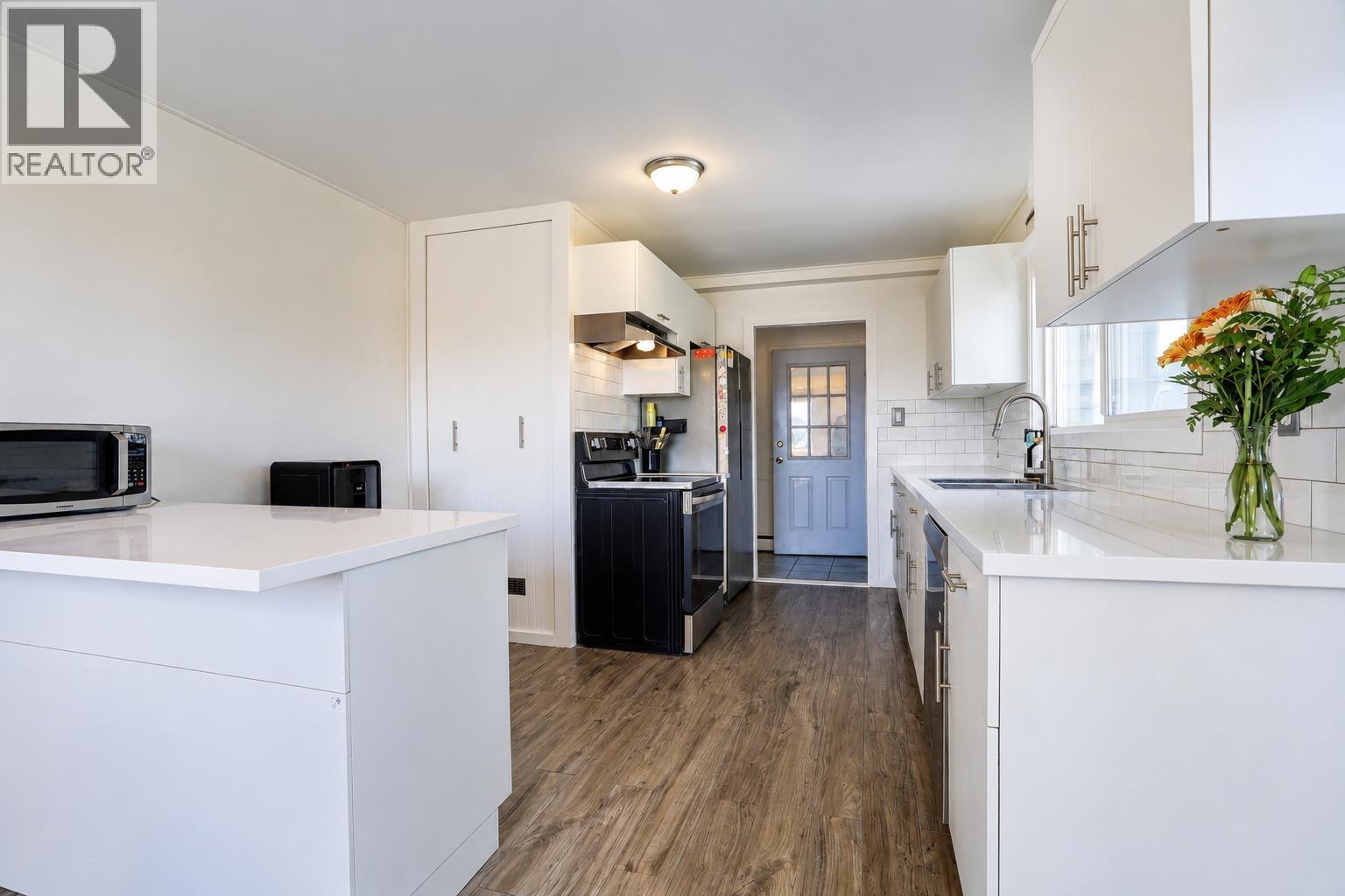 87 Swannell Street, Kitimat, British Columbia  V8C 1H2 - Photo 2 - R3127165