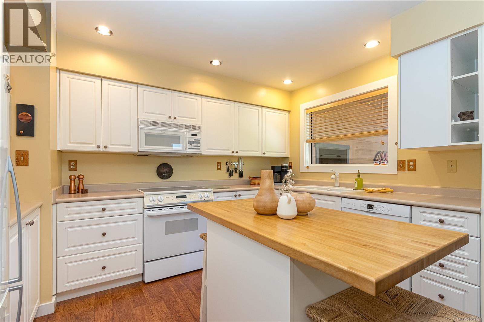 10210 Third St, Sidney, British Columbia  V8L 3B9 - Photo 19 - 1037931