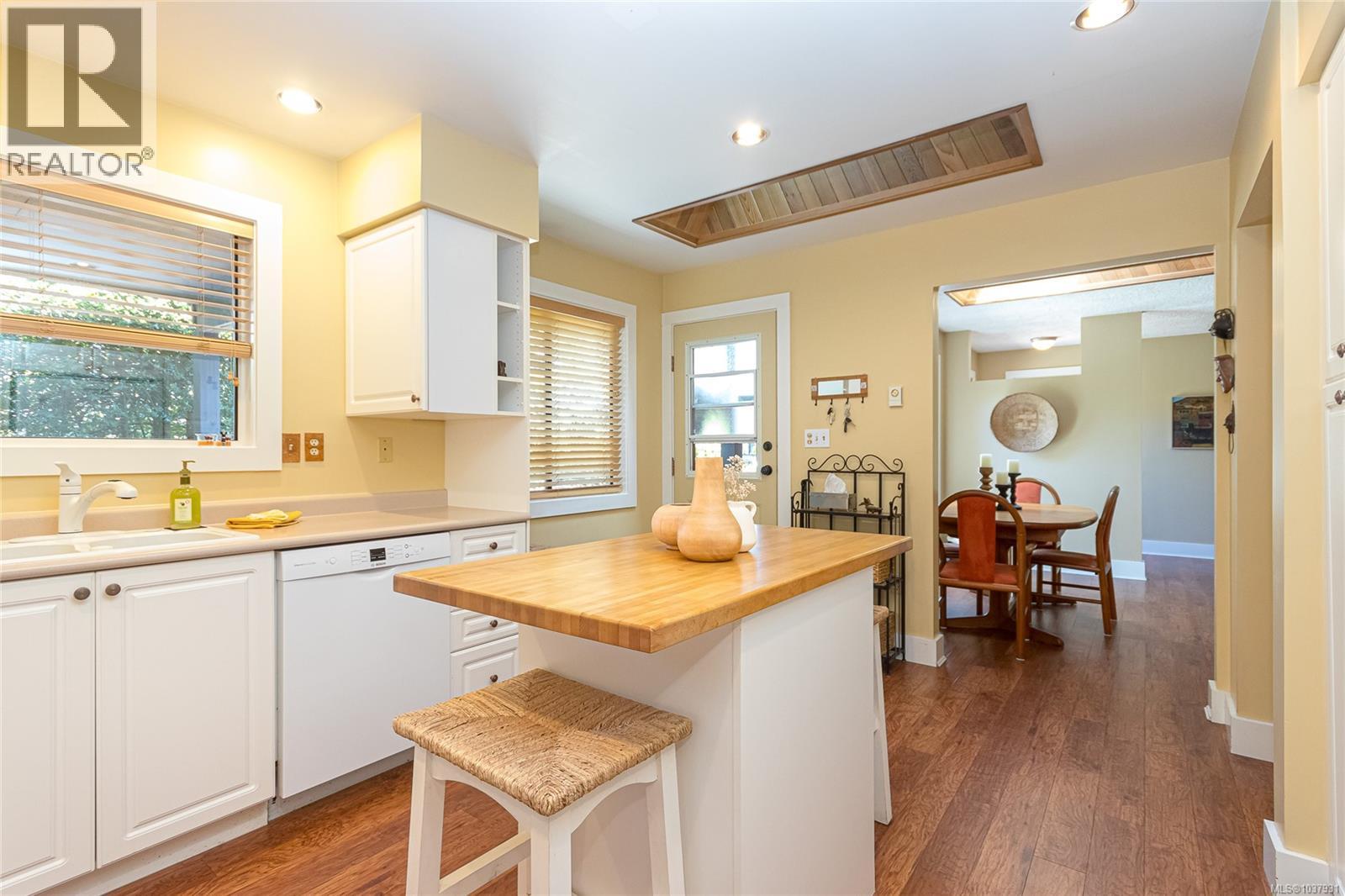 10210 Third St, Sidney, British Columbia  V8L 3B9 - Photo 21 - 1037931
