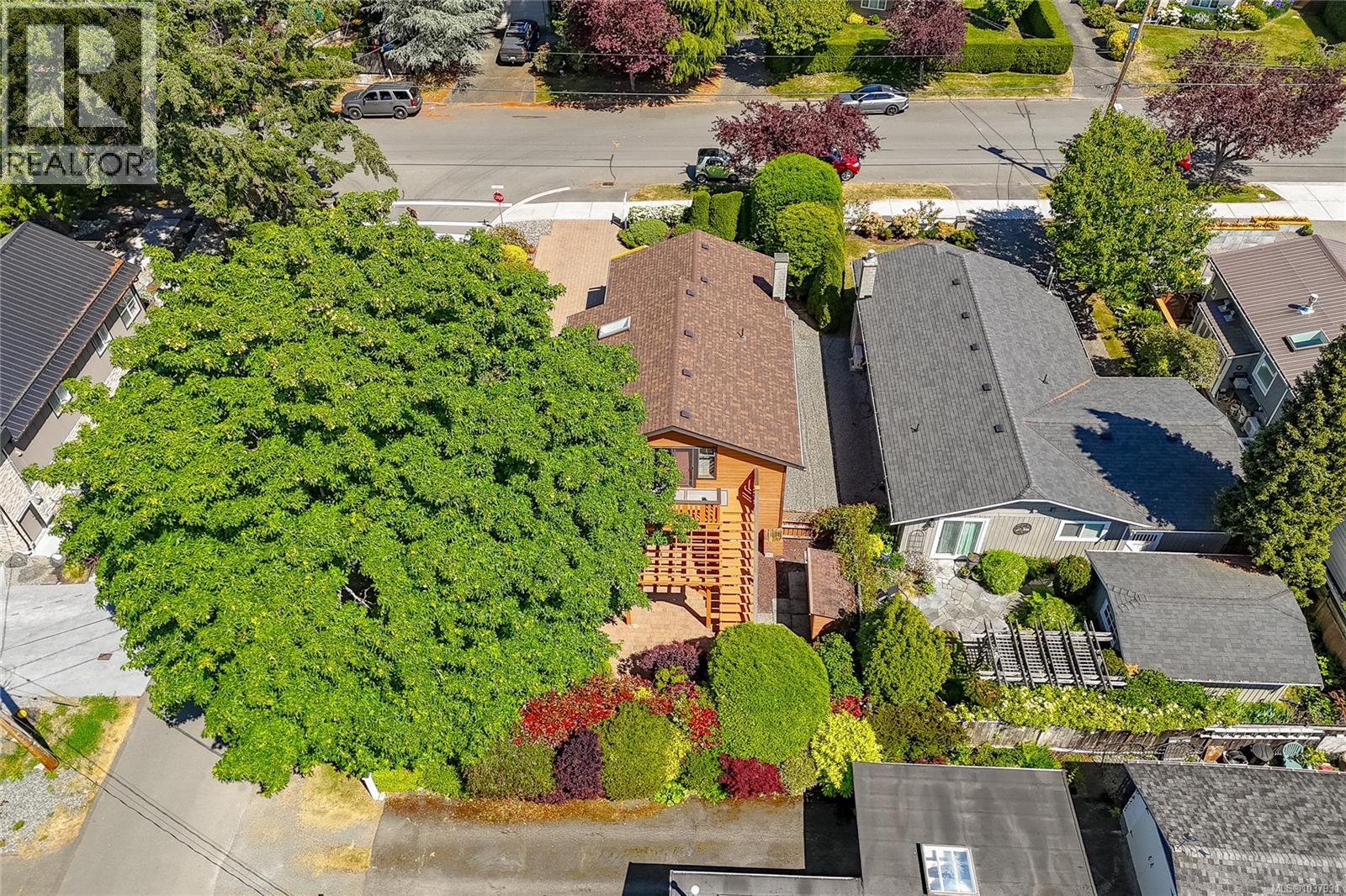 10210 Third St, Sidney, British Columbia  V8L 3B9 - Photo 42 - 1037931