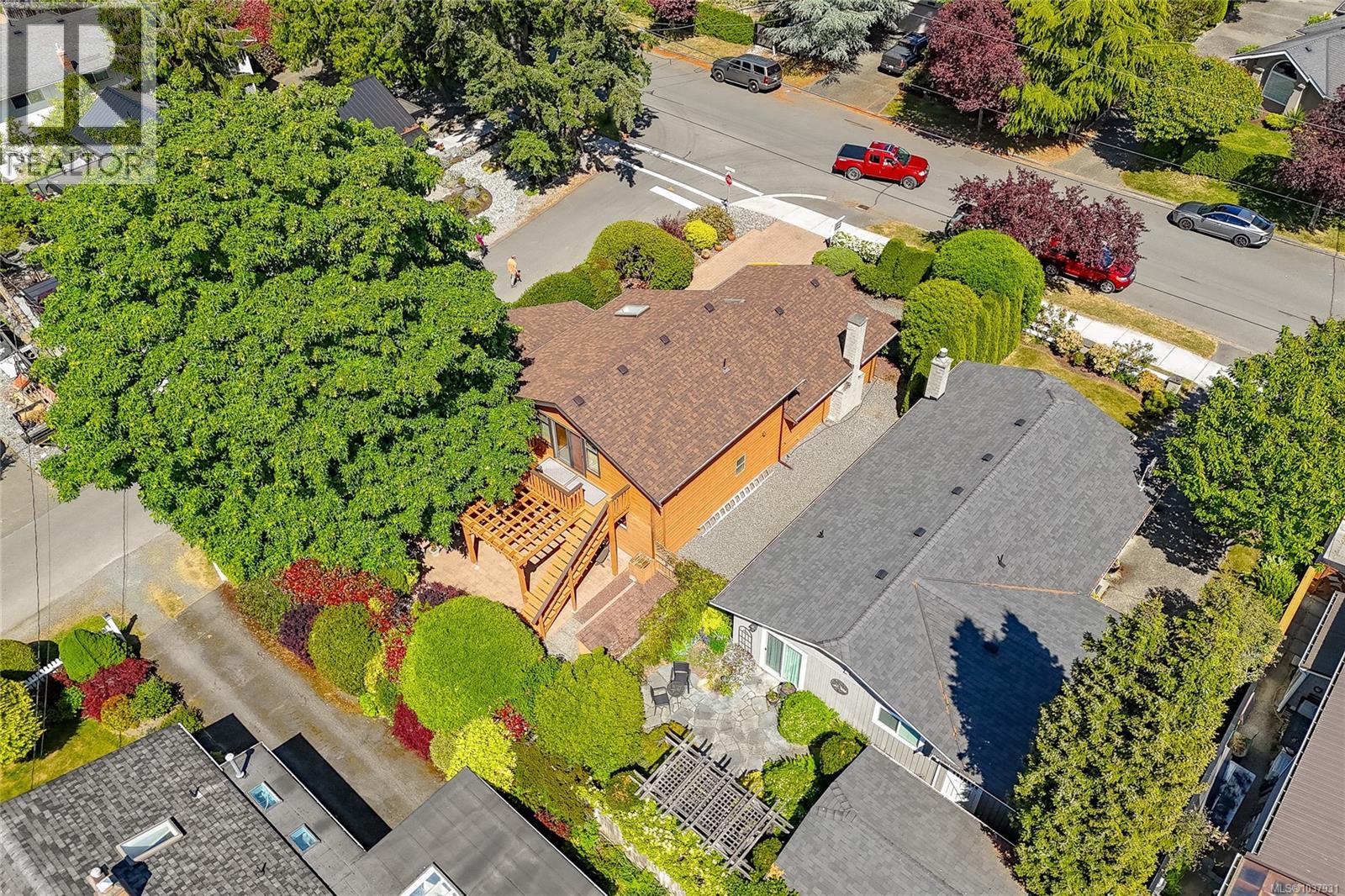 10210 Third St, Sidney, British Columbia  V8L 3B9 - Photo 43 - 1037931