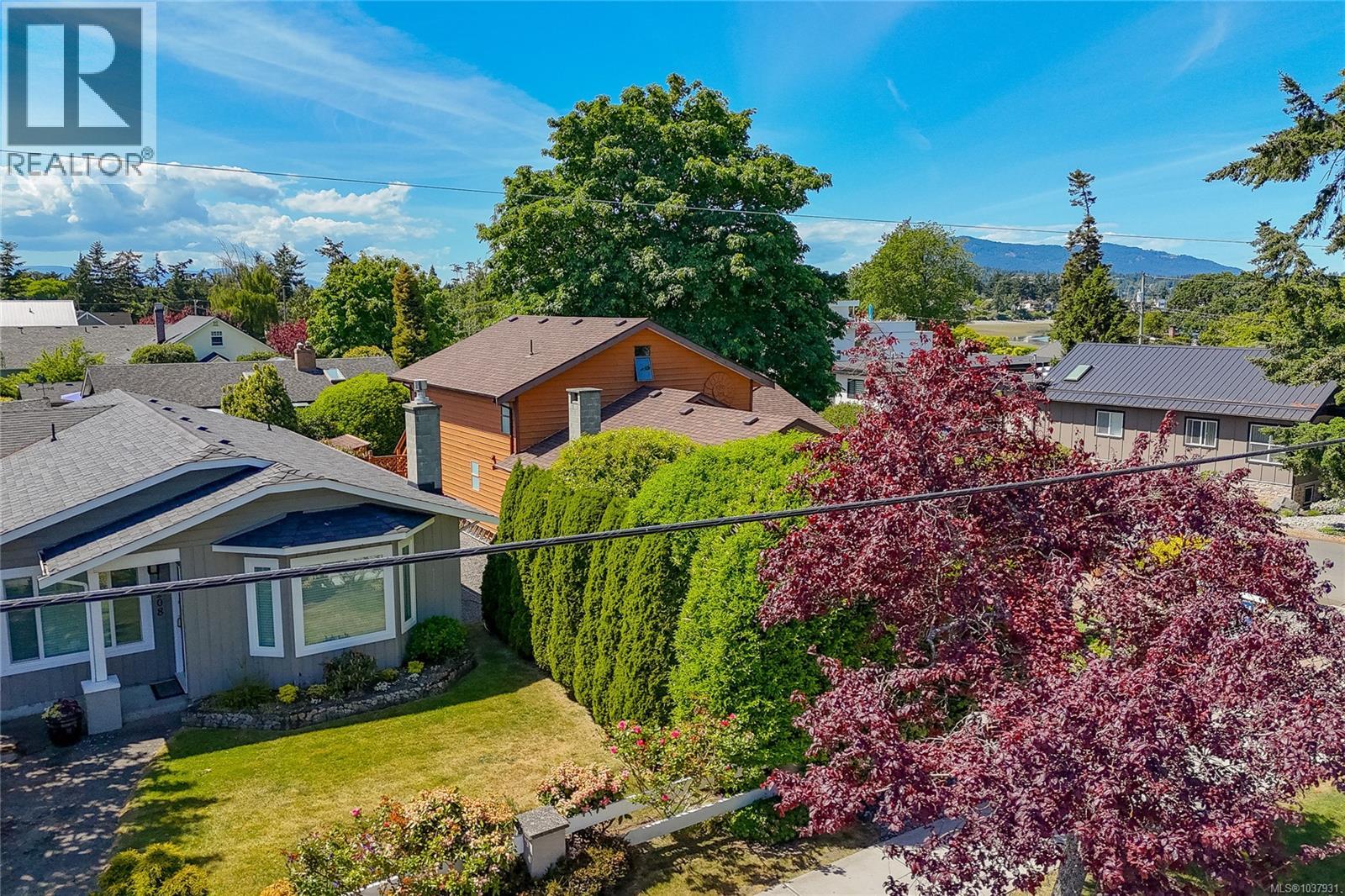 10210 Third St, Sidney, British Columbia  V8L 3B9 - Photo 5 - 1037931