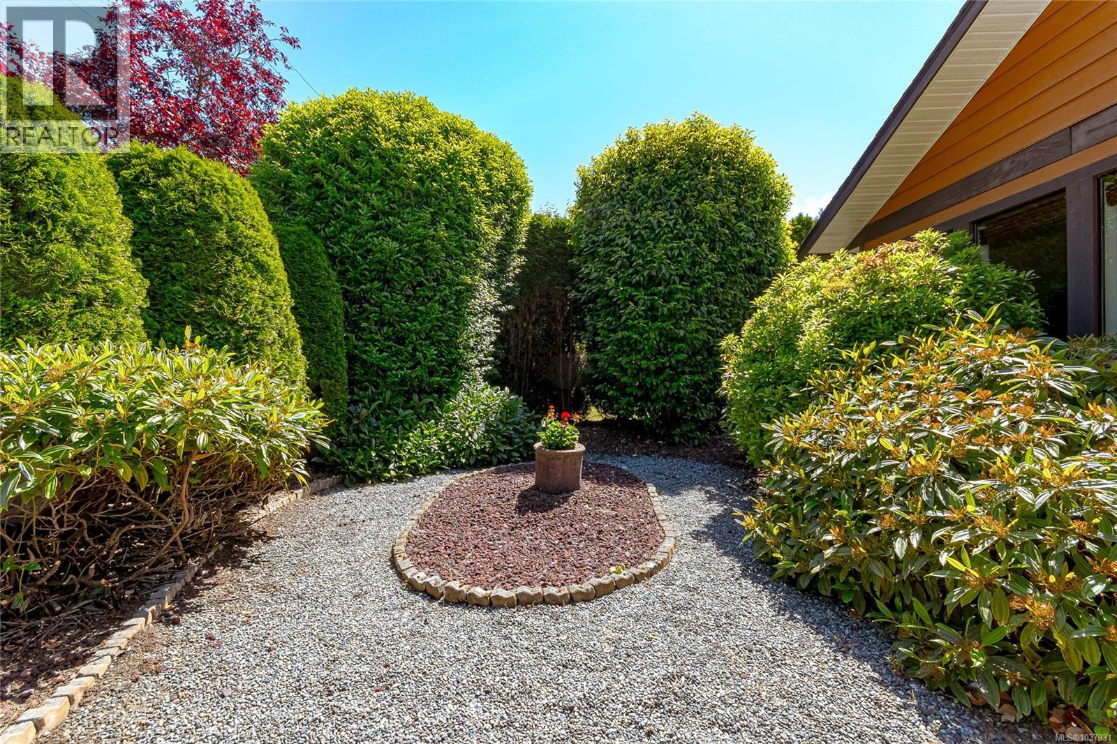 10210 Third St, Sidney, British Columbia  V8L 3B9 - Photo 8 - 1037931