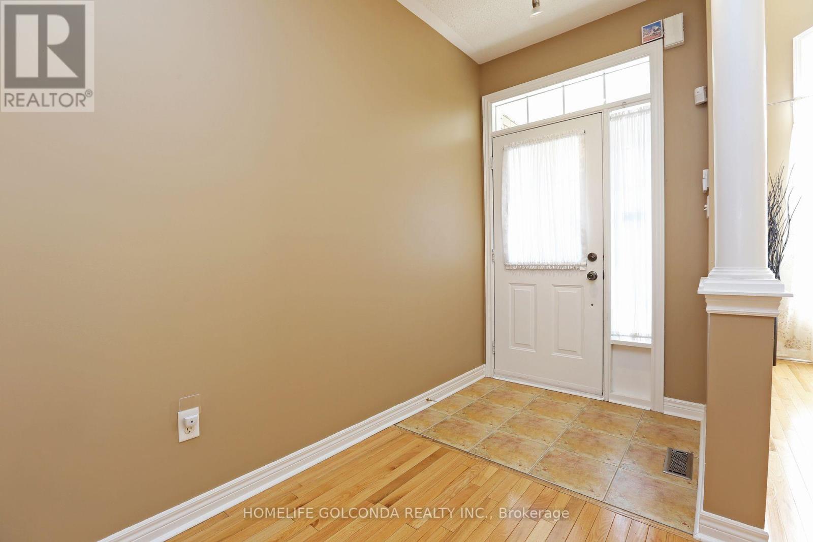 28 Barnstone Drive, Markham, Ontario  L6E 2B3 - Photo 2 - N13165476