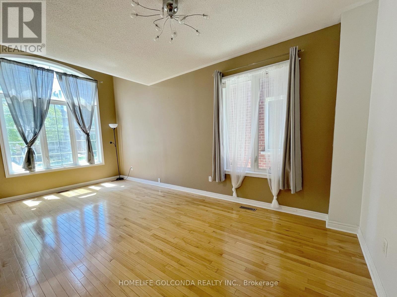 28 Barnstone Drive, Markham, Ontario  L6E 2B3 - Photo 3 - N13165476
