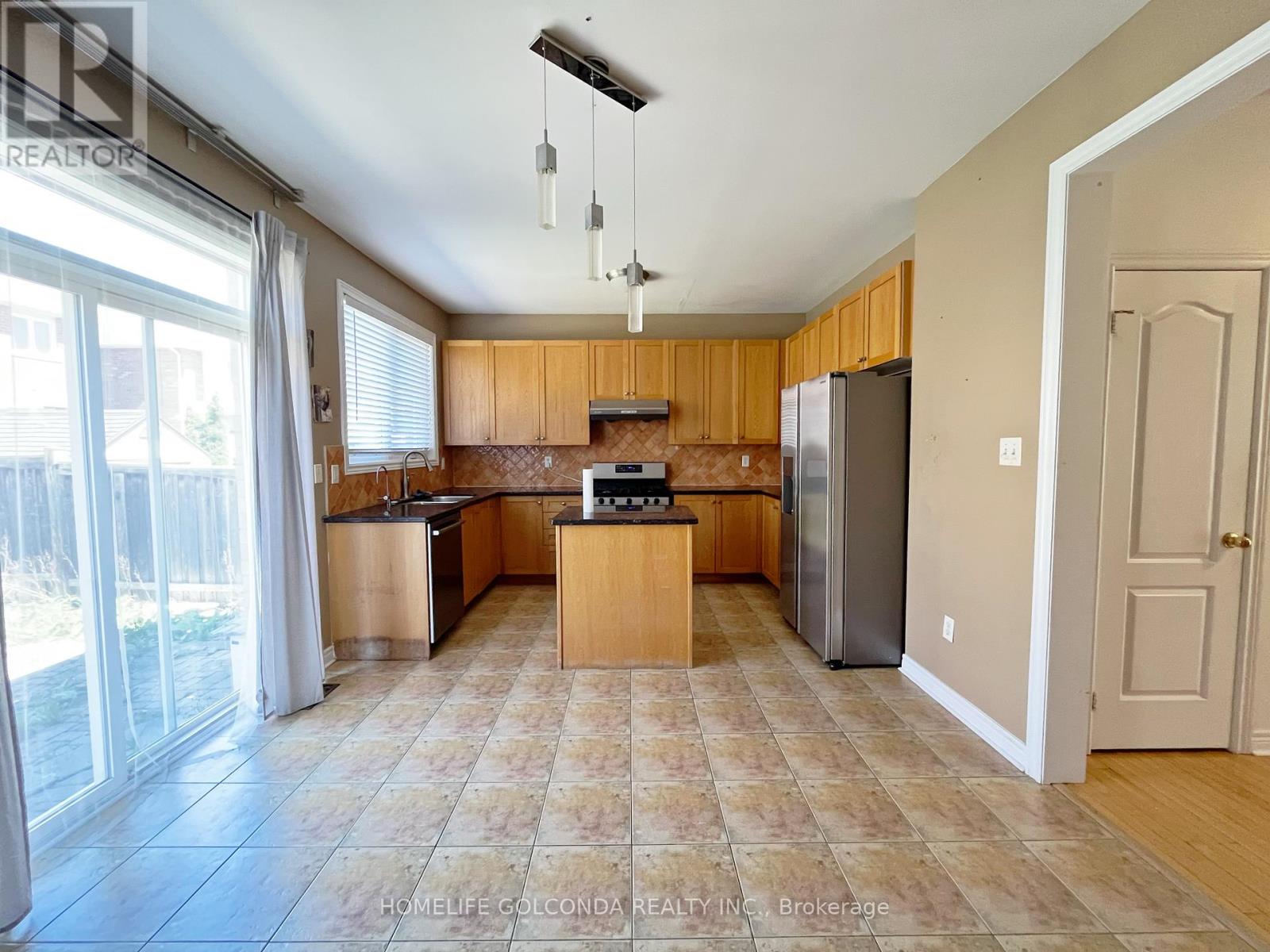 28 Barnstone Drive, Markham, Ontario  L6E 2B3 - Photo 6 - N13165476