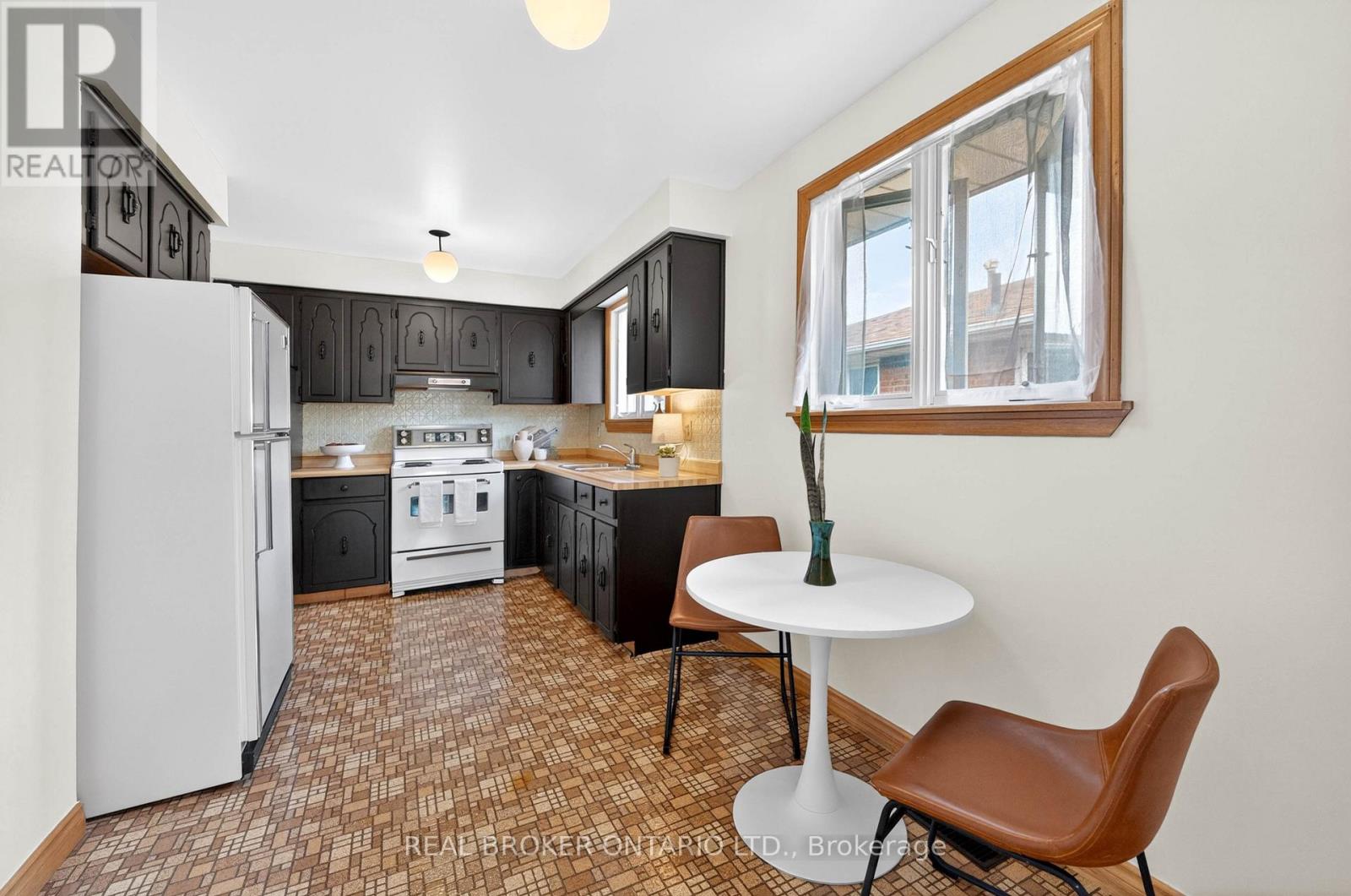 7778 Benavon Road, Mississauga, Ontario  L4T 3G3 - Photo 15 - W13165436