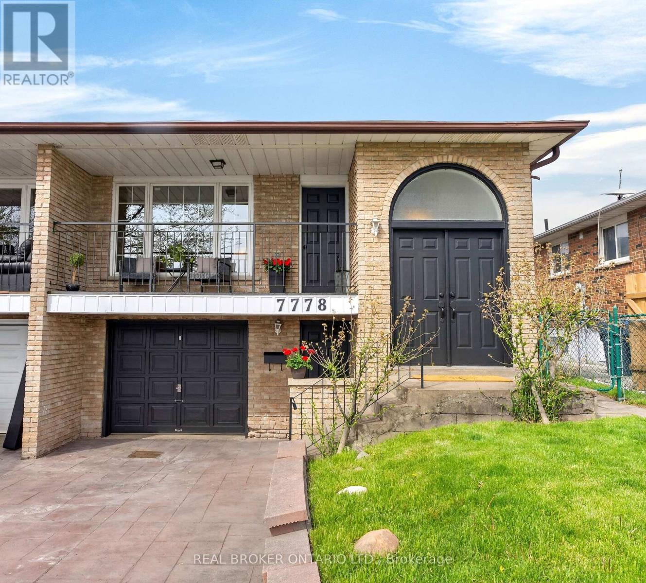 7778 Benavon Road, Mississauga, Ontario  L4T 3G3 - Photo 2 - W13165436
