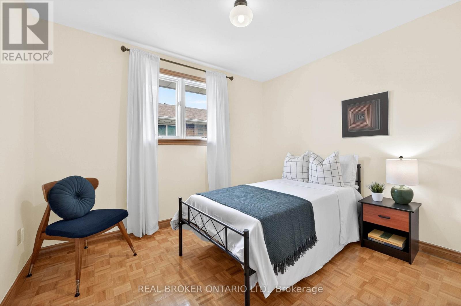 7778 Benavon Road, Mississauga, Ontario  L4T 3G3 - Photo 21 - W13165436