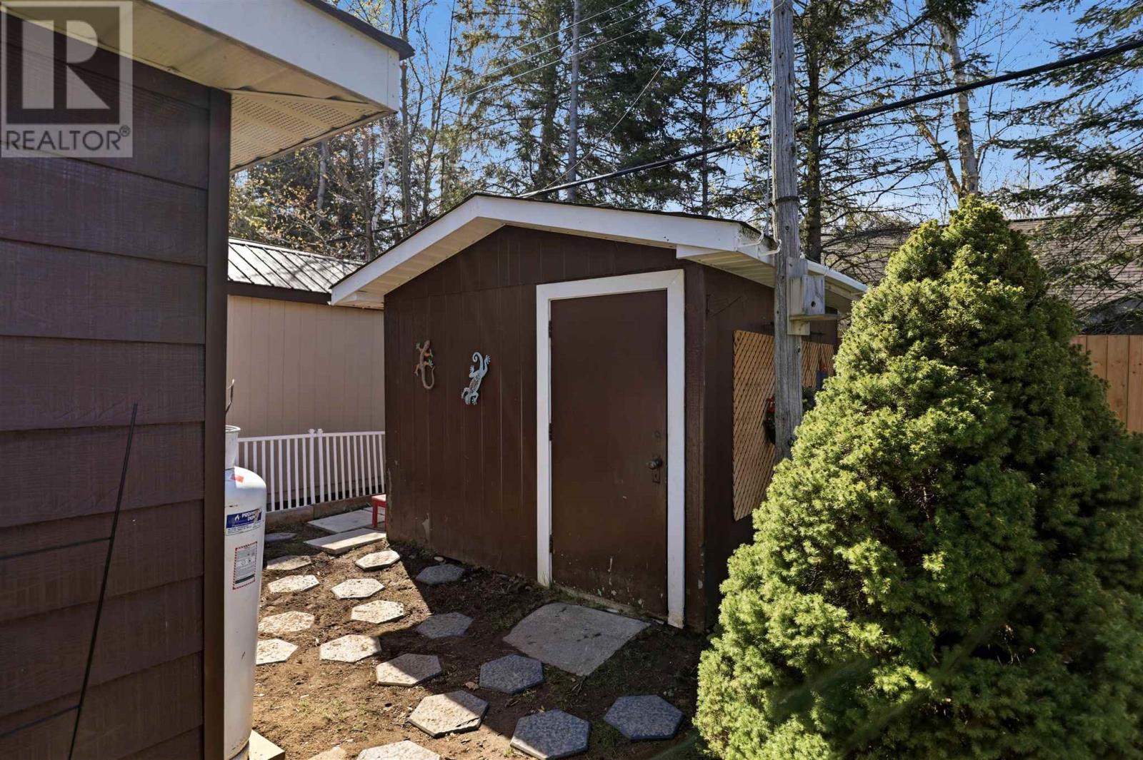 93 Southwood Dr, Sault Ste. Marie, Ontario  P6B 4M2 - Photo 39 - SM261100