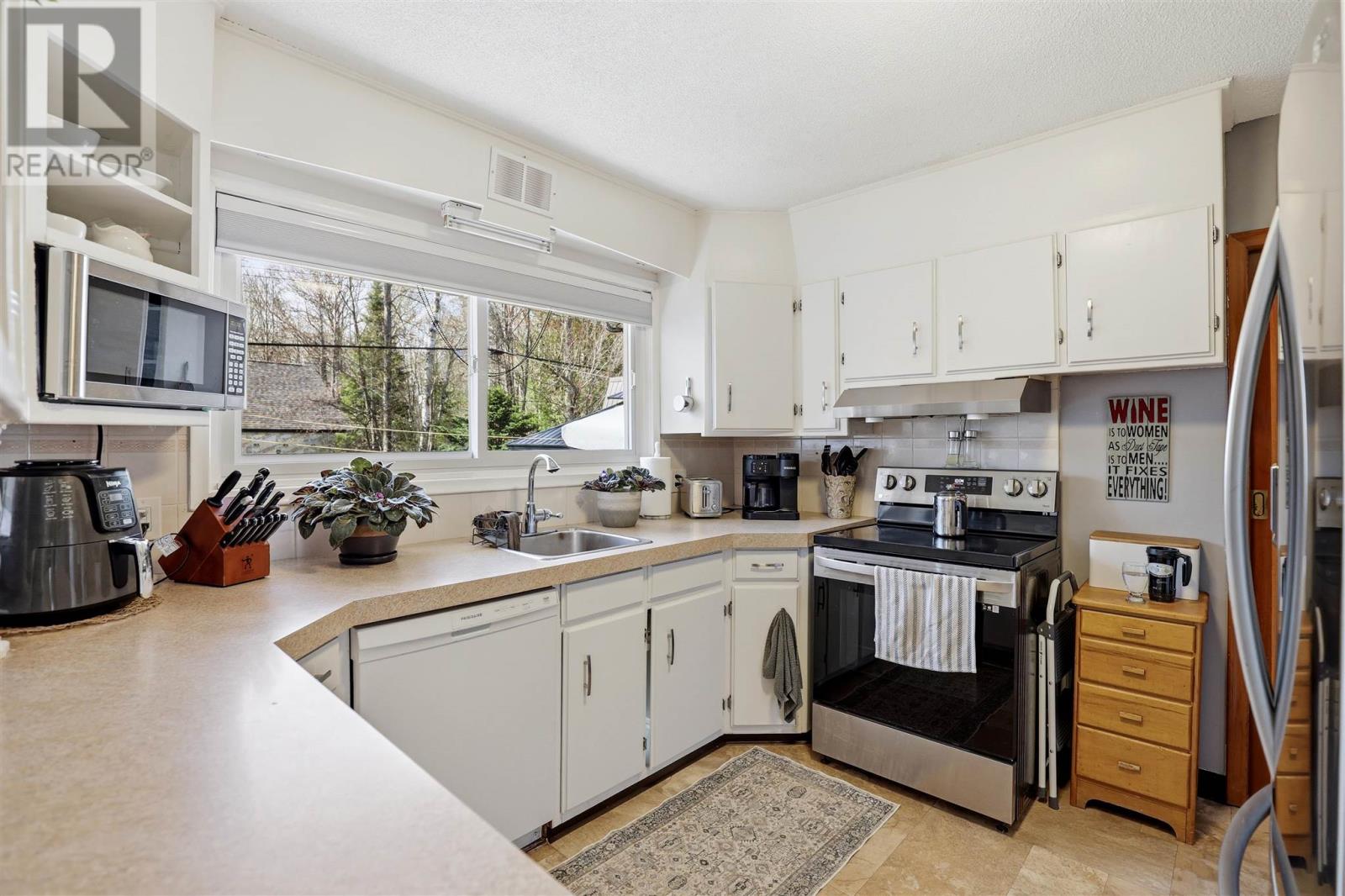 93 Southwood Dr, Sault Ste. Marie, Ontario  P6B 4M2 - Photo 8 - SM261100