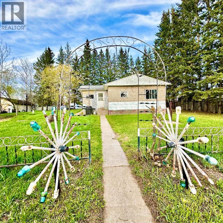 905 & 909 10th Street, Hylo, Alberta  T0A 1Z0 - Photo 4 - A2313904