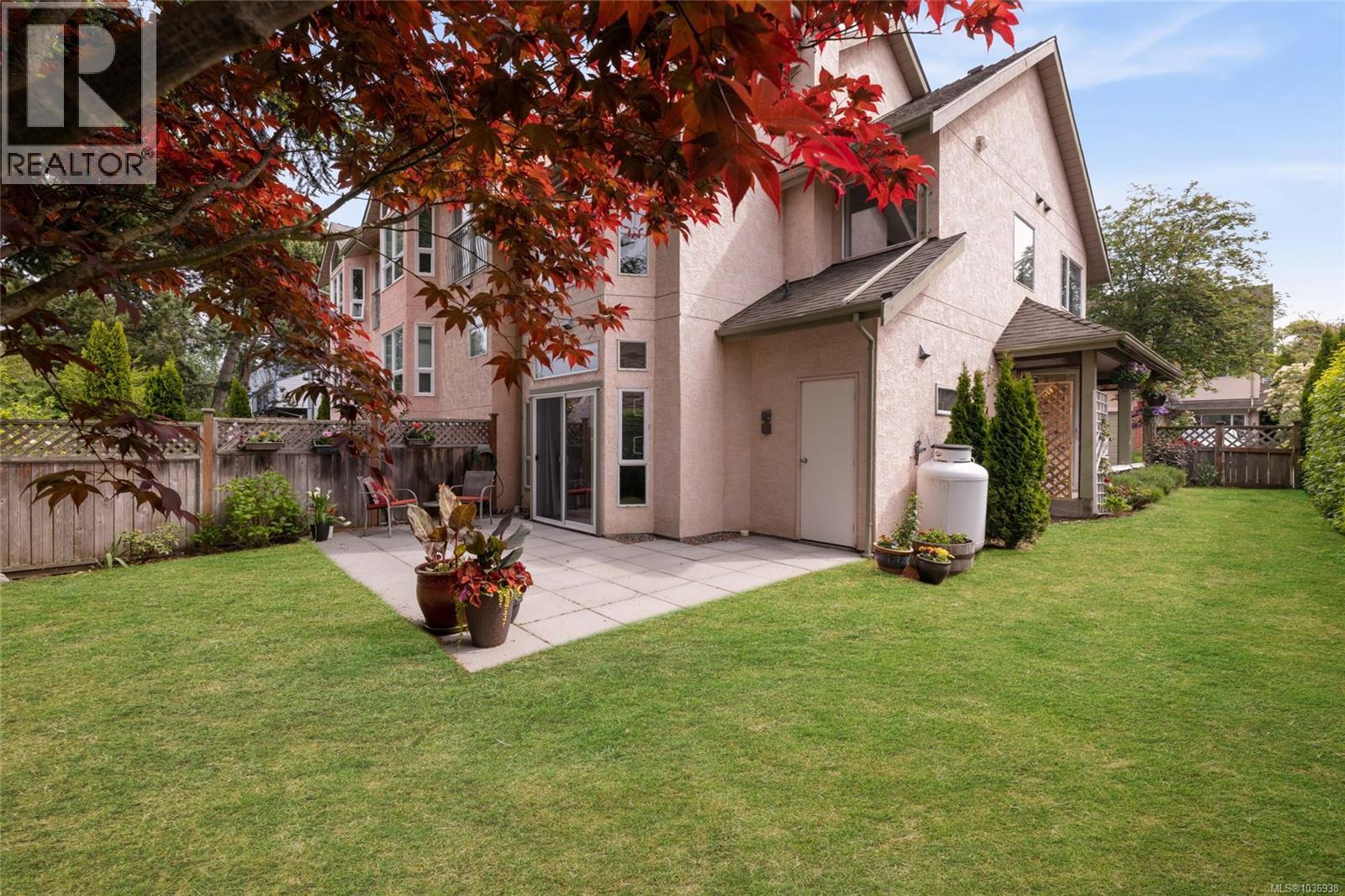 5 216 Russell St, Victoria, British Columbia V9A 3X2 - Photo 4 - 1036938