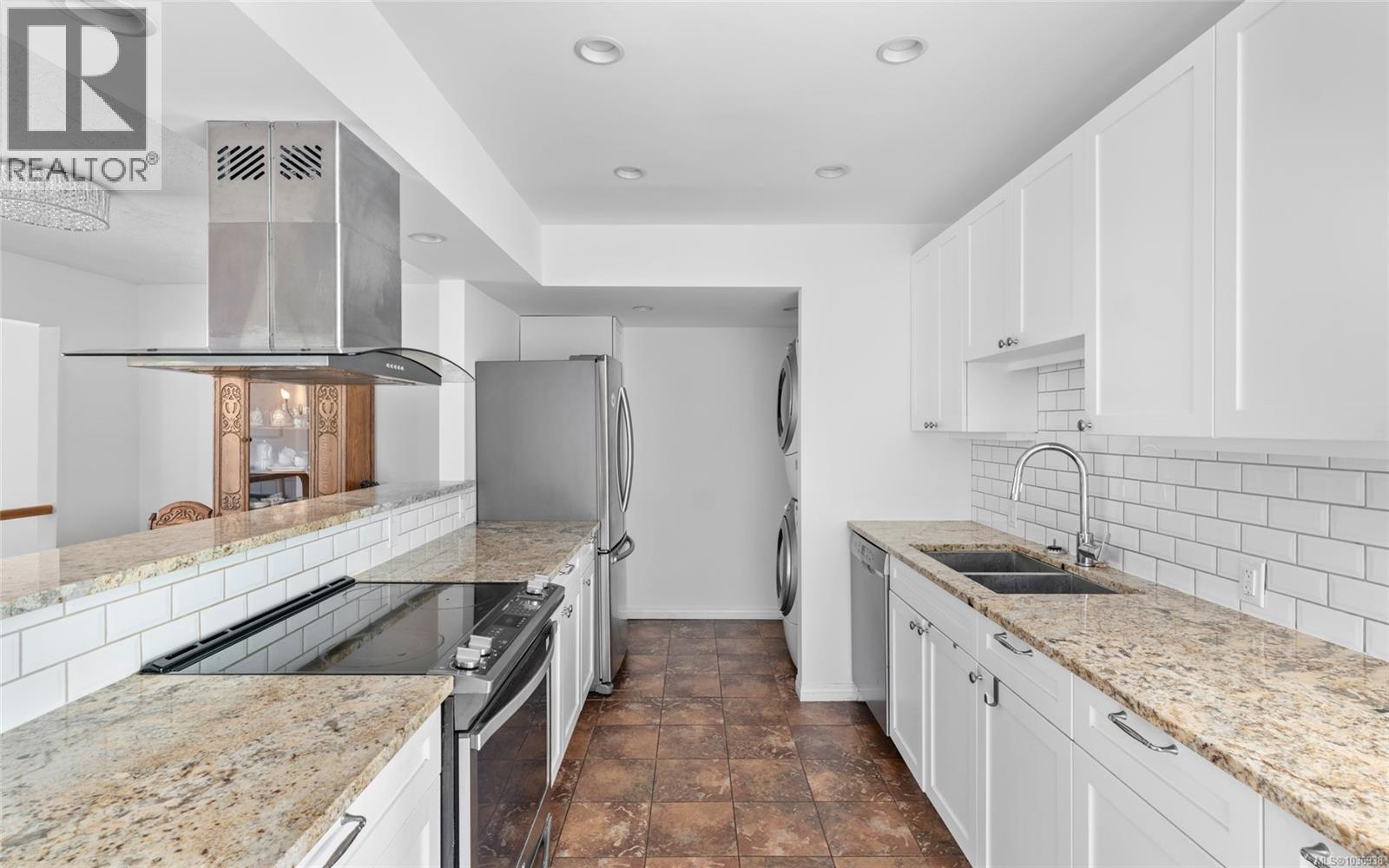 5 216 Russell St, Victoria, British Columbia V9A 3X2 - Photo 6 - 1036938