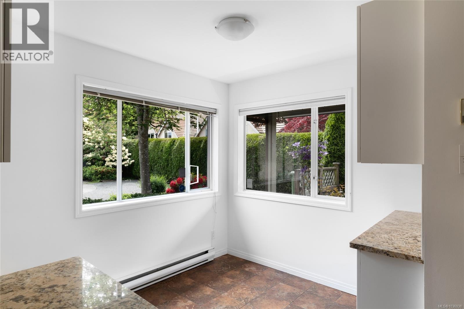 5 216 Russell St, Victoria, British Columbia V9A 3X2 - Photo 9 - 1036938