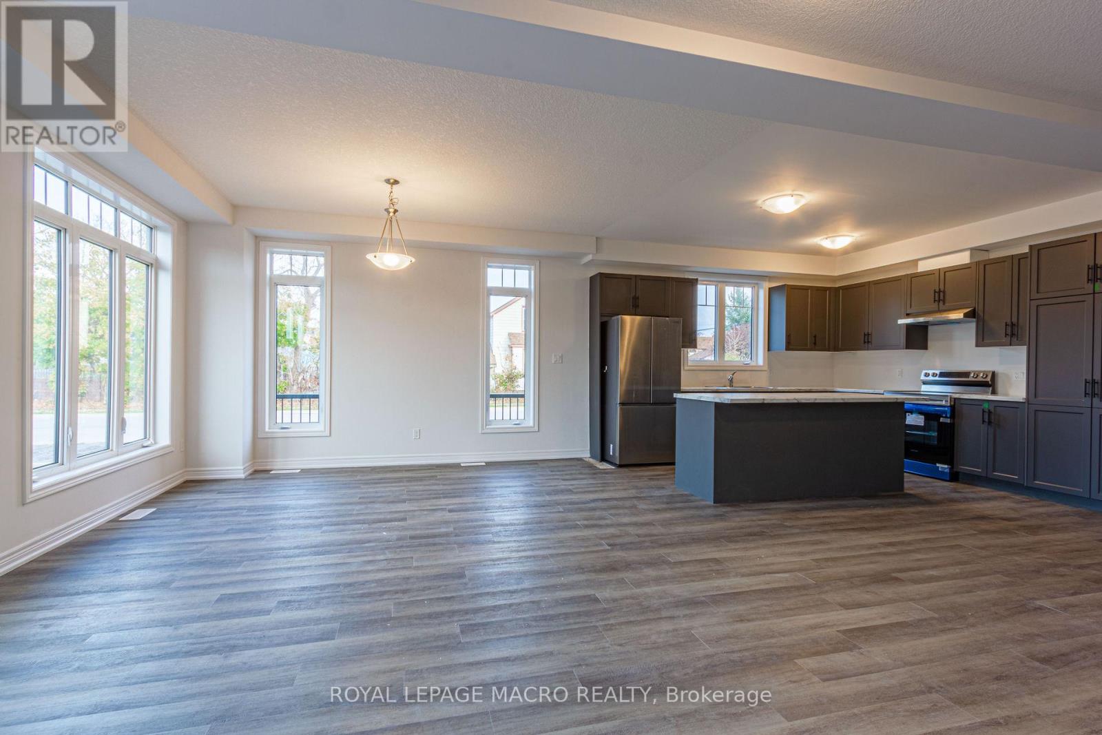 Main & Upper - 22 Oakdale Avenue, St. Catharines, Ontario  L2P 2B9 - Photo 17 - X13165514