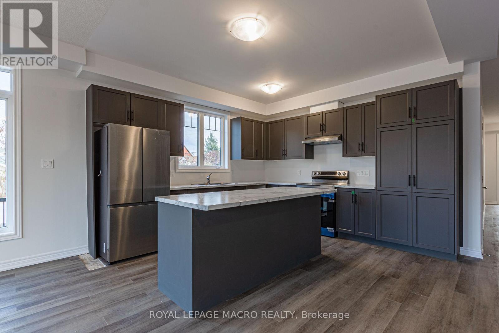 Main & Upper - 22 Oakdale Avenue, St. Catharines, Ontario  L2P 2B9 - Photo 8 - X13165514