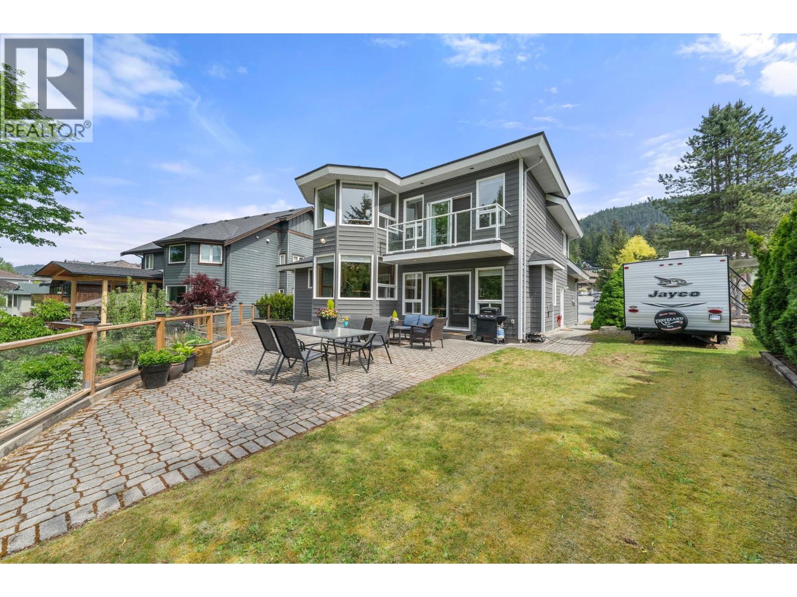 1070 Glacier View Drive, Squamish, British Columbia  V0N 3G0 - Photo 2 - R3122174
