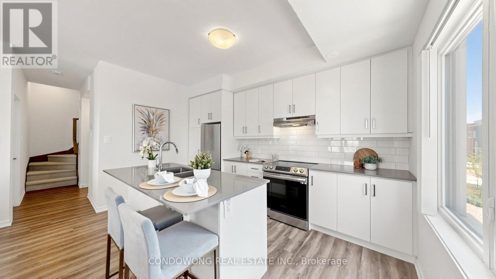 49 - 31 Honeycrisp Crescent, Vaughan, Ontario  L4K 0N6 - Photo 3 - N13165522