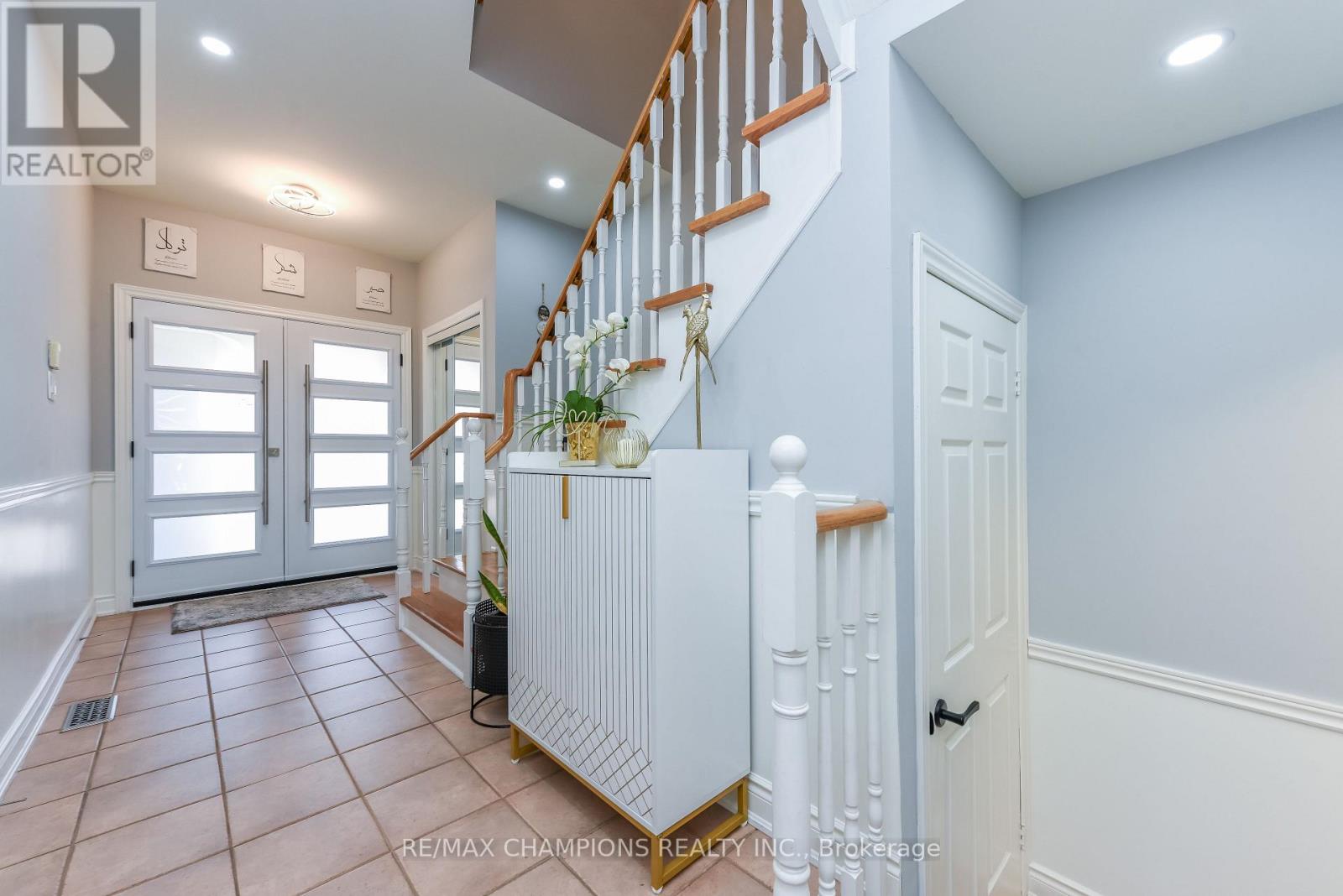205 Blue Willow Drive, Vaughan, Ontario  L4L 9E1 - Photo 8 - N13165526