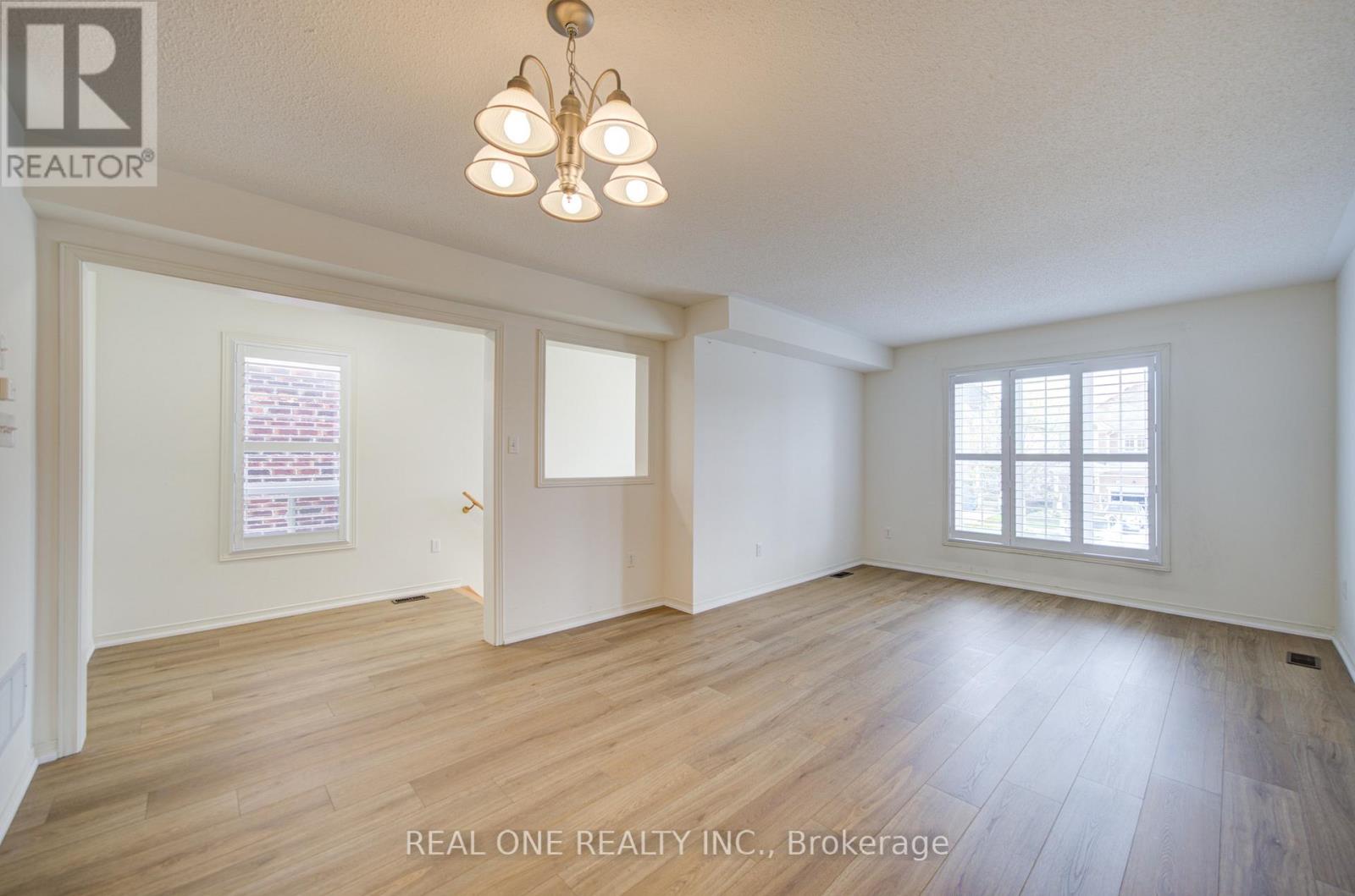 584 Reeves Way Boulevard, Whitchurch-Stouffville, Ontario  L4A 0T3 - Photo 3 - N13165548