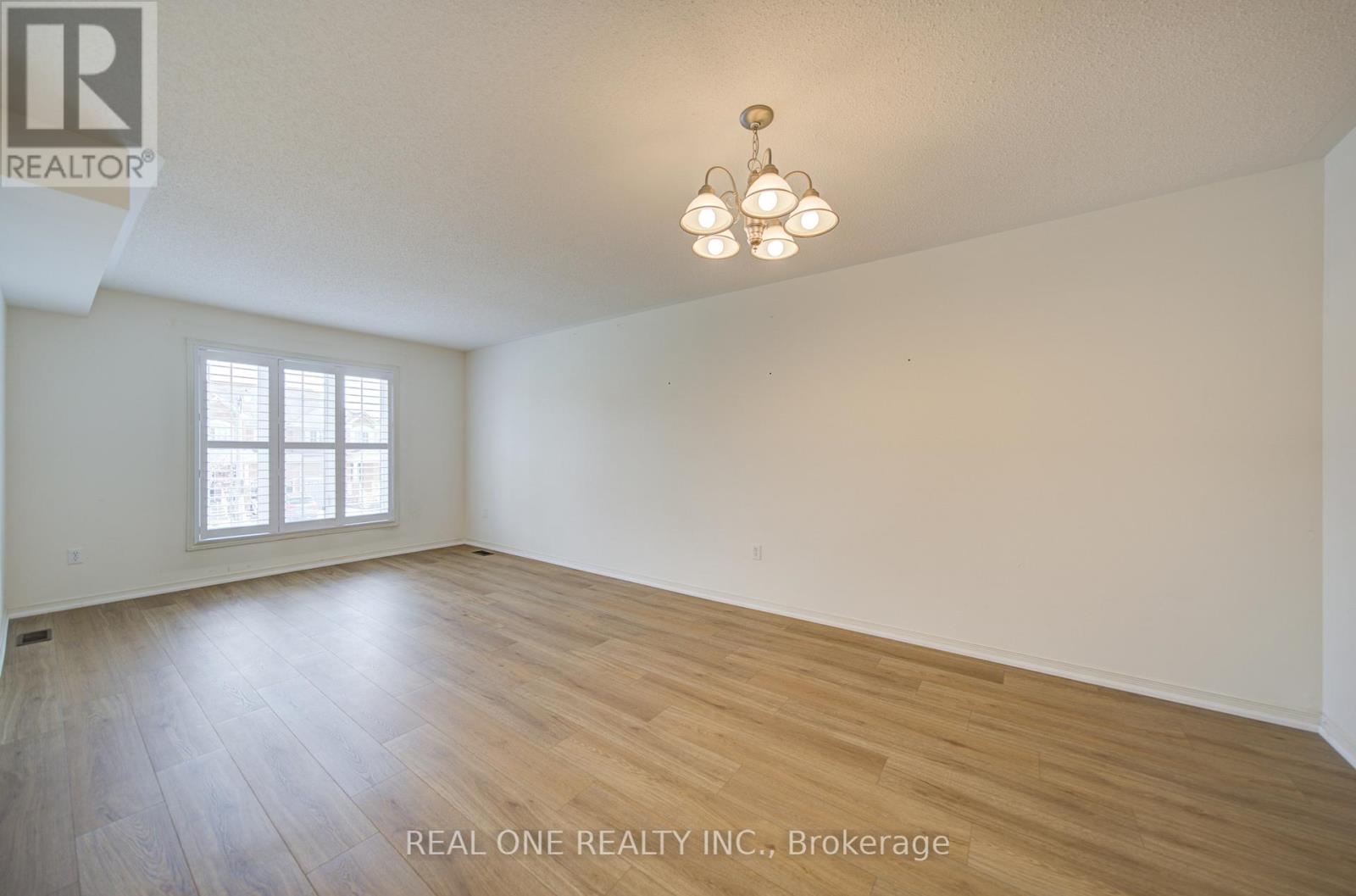 584 Reeves Way Boulevard, Whitchurch-Stouffville, Ontario  L4A 0T3 - Photo 5 - N13165548