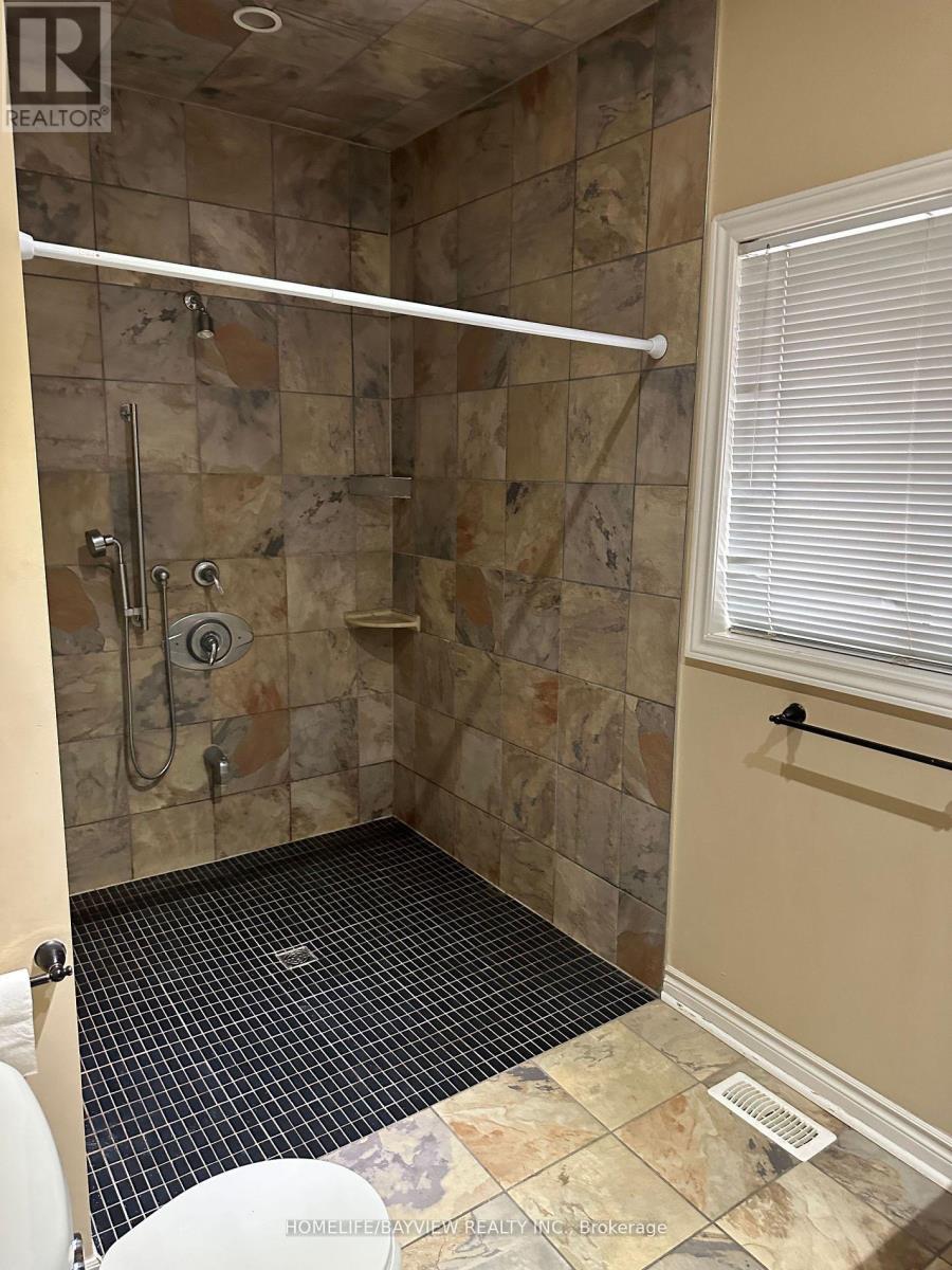 126 Raymond Crescent, Barrie, Ontario L4N 0V7 - Photo 3 - S13165542