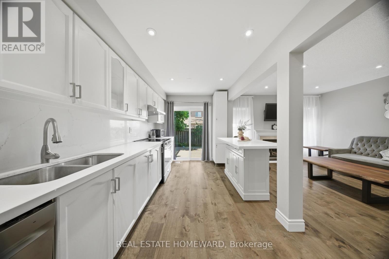 5942 Delle Donne Drive, Mississauga, Ontario  L5M 7A2 - Photo 10 - W13165524