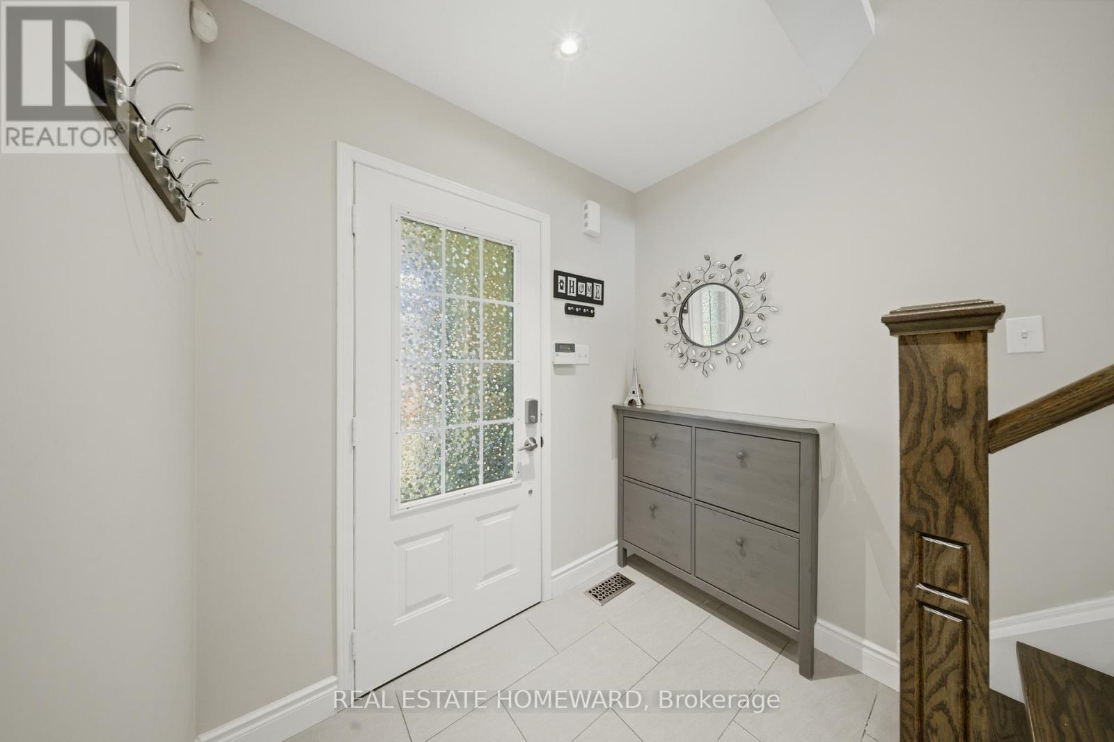 5942 Delle Donne Drive, Mississauga, Ontario  L5M 7A2 - Photo 5 - W13165524