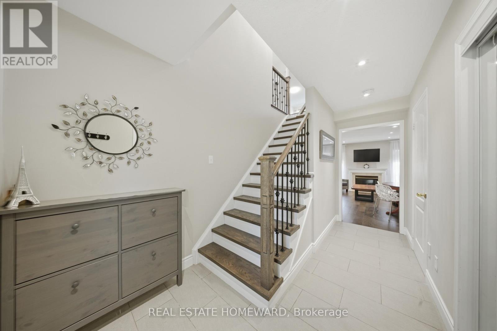 5942 Delle Donne Drive, Mississauga, Ontario  L5M 7A2 - Photo 6 - W13165524