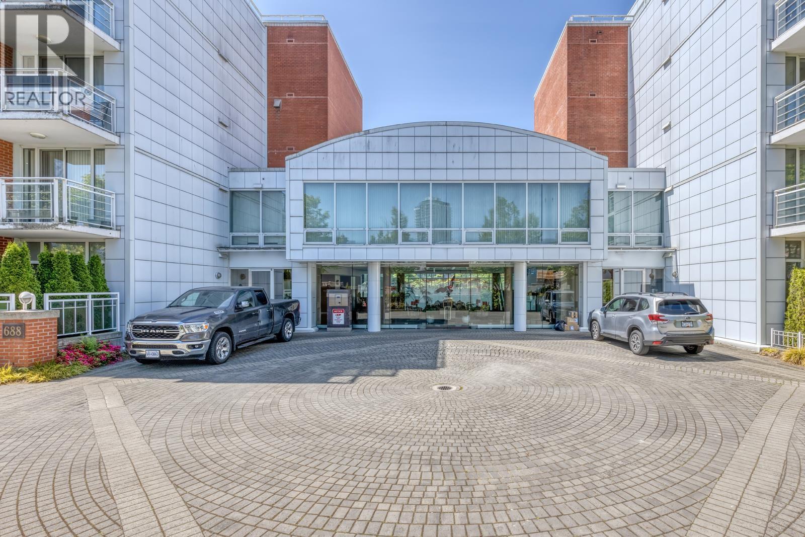 403 688 FAIRCHILD ROAD, Vancouver, British Columbia