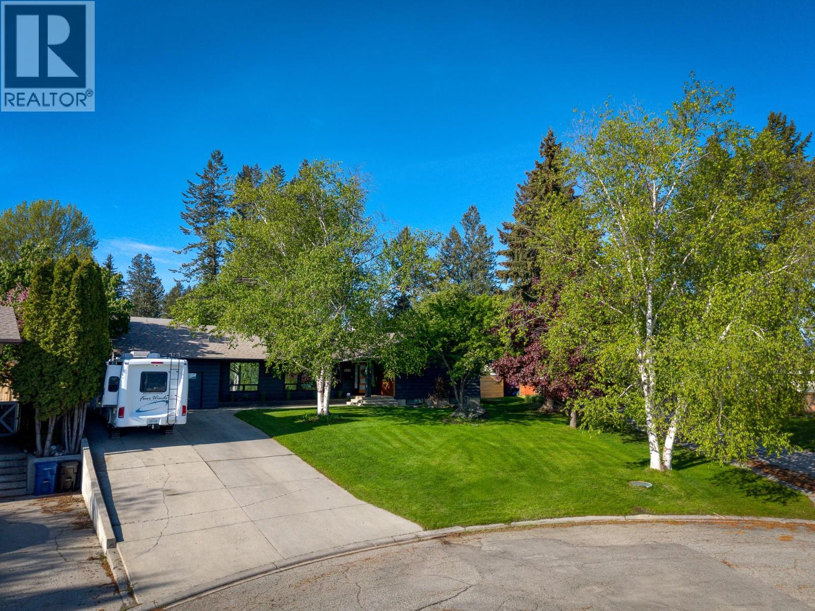 1305 14th Street S, Cranbrook, British Columbia V1C 5E8 - Photo 1 - 10378691