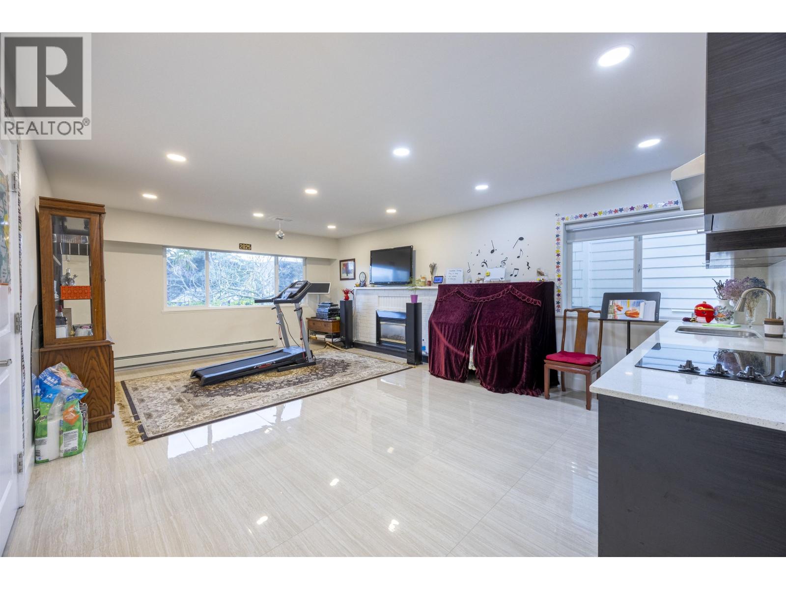 3881 Napier Street, Burnaby, British Columbia  V5C 3E6 - Photo 4 - R3125443