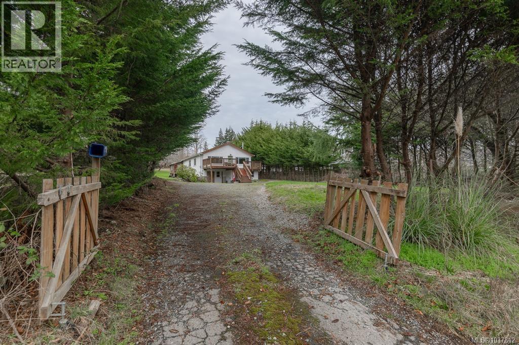 6820 Grant Rd W, Sooke, British Columbia  V9Z 0L7 - Photo 2 - 1037812