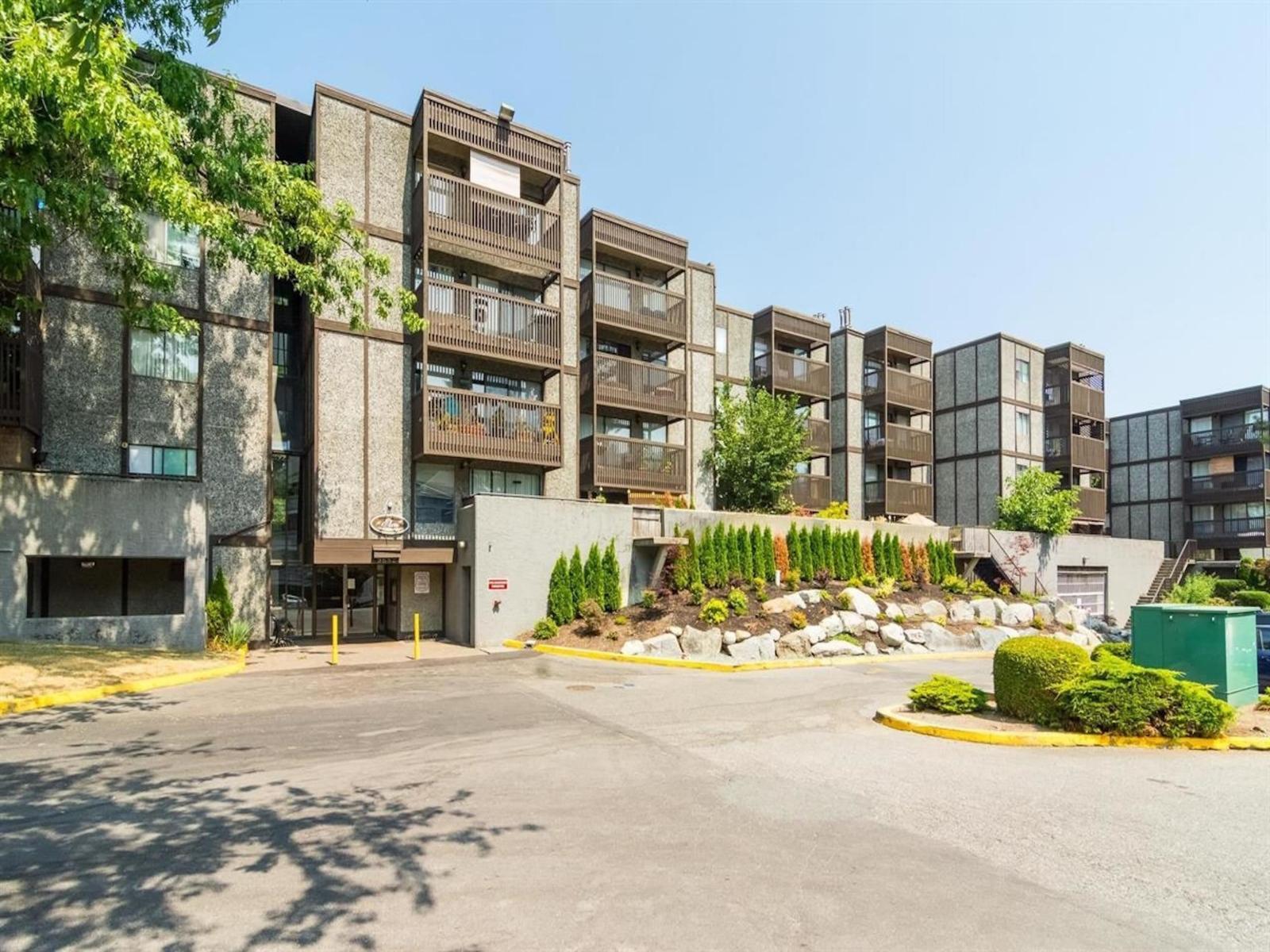 401 9682 134 STREET, Surrey, British Columbia