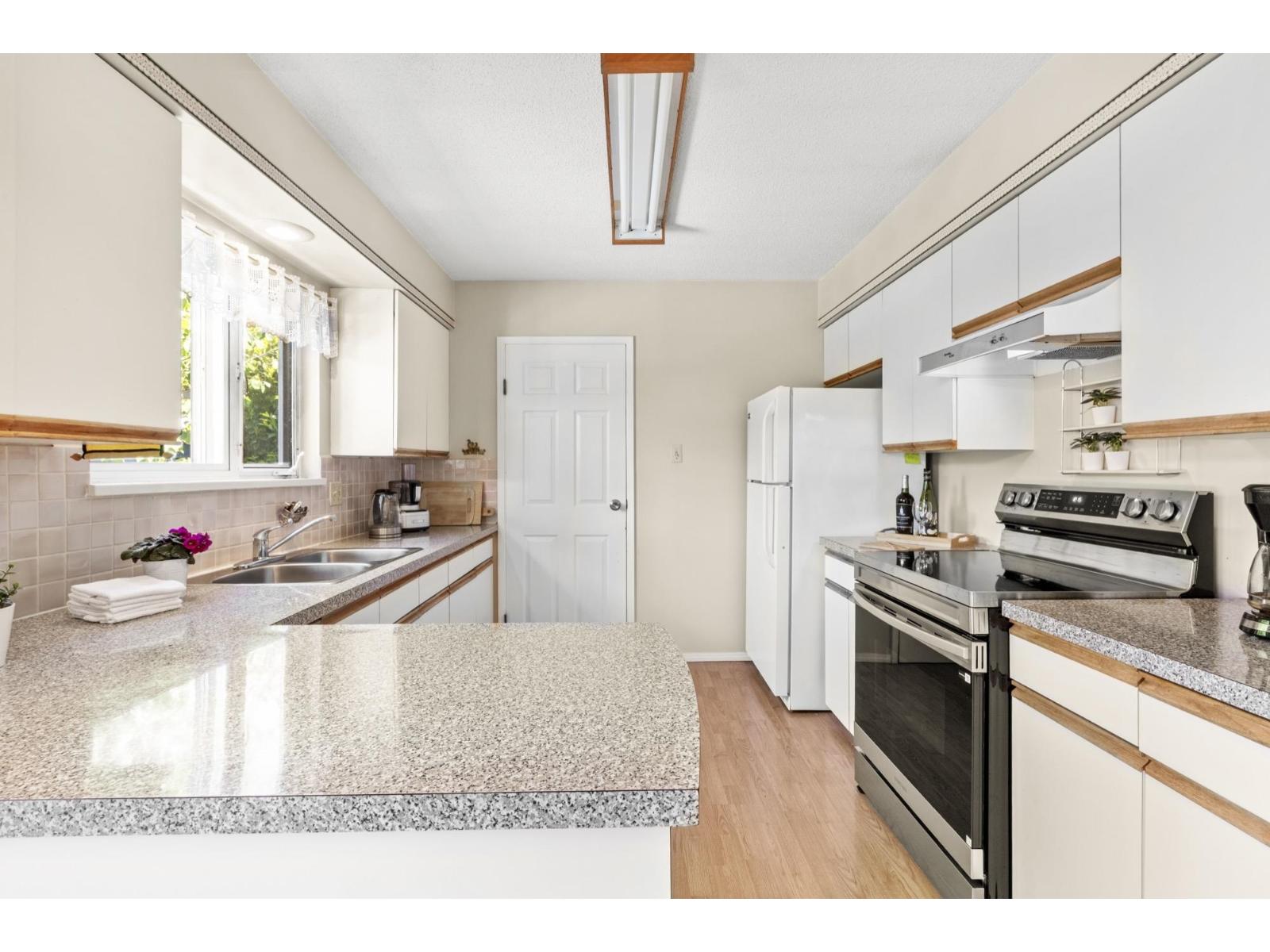 15817 Goggs Avenue, White Rock, British Columbia V4B 2P1 - Photo 12 - R3120712
