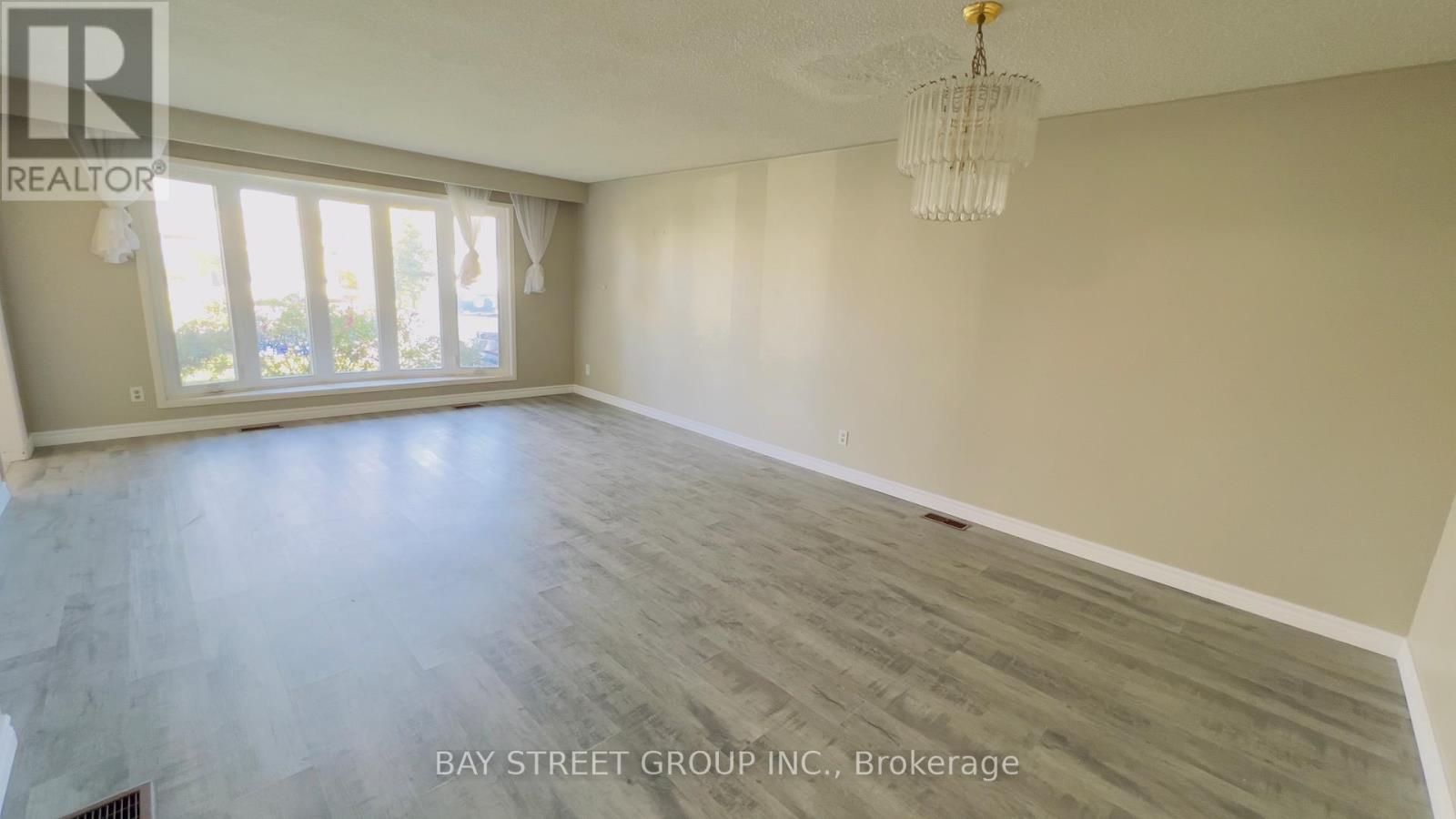 31 Colonsay Road, Markham, Ontario  L3T 3E9 - Photo 10 - N12990226