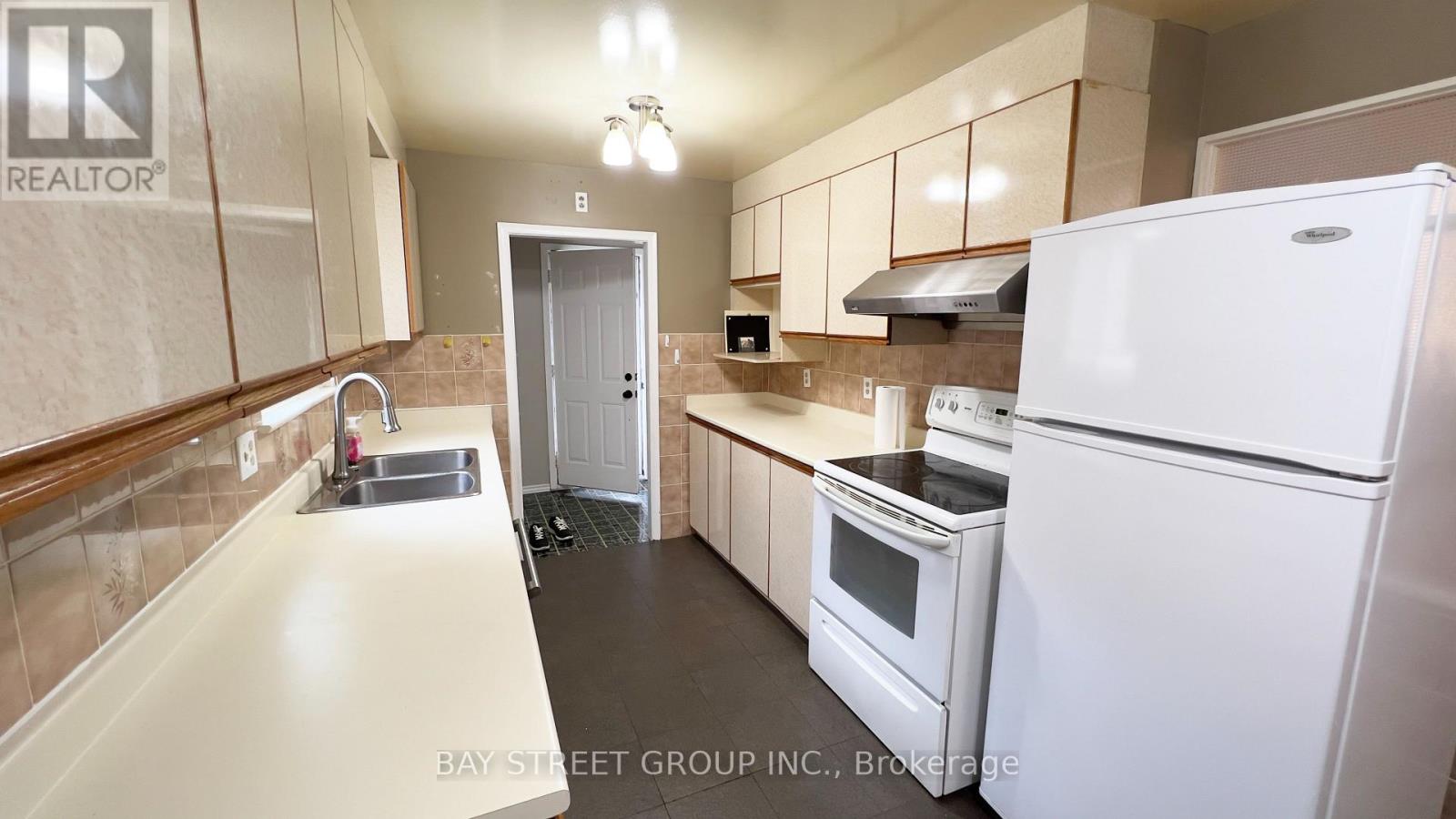 31 Colonsay Road, Markham, Ontario  L3T 3E9 - Photo 8 - N12990226