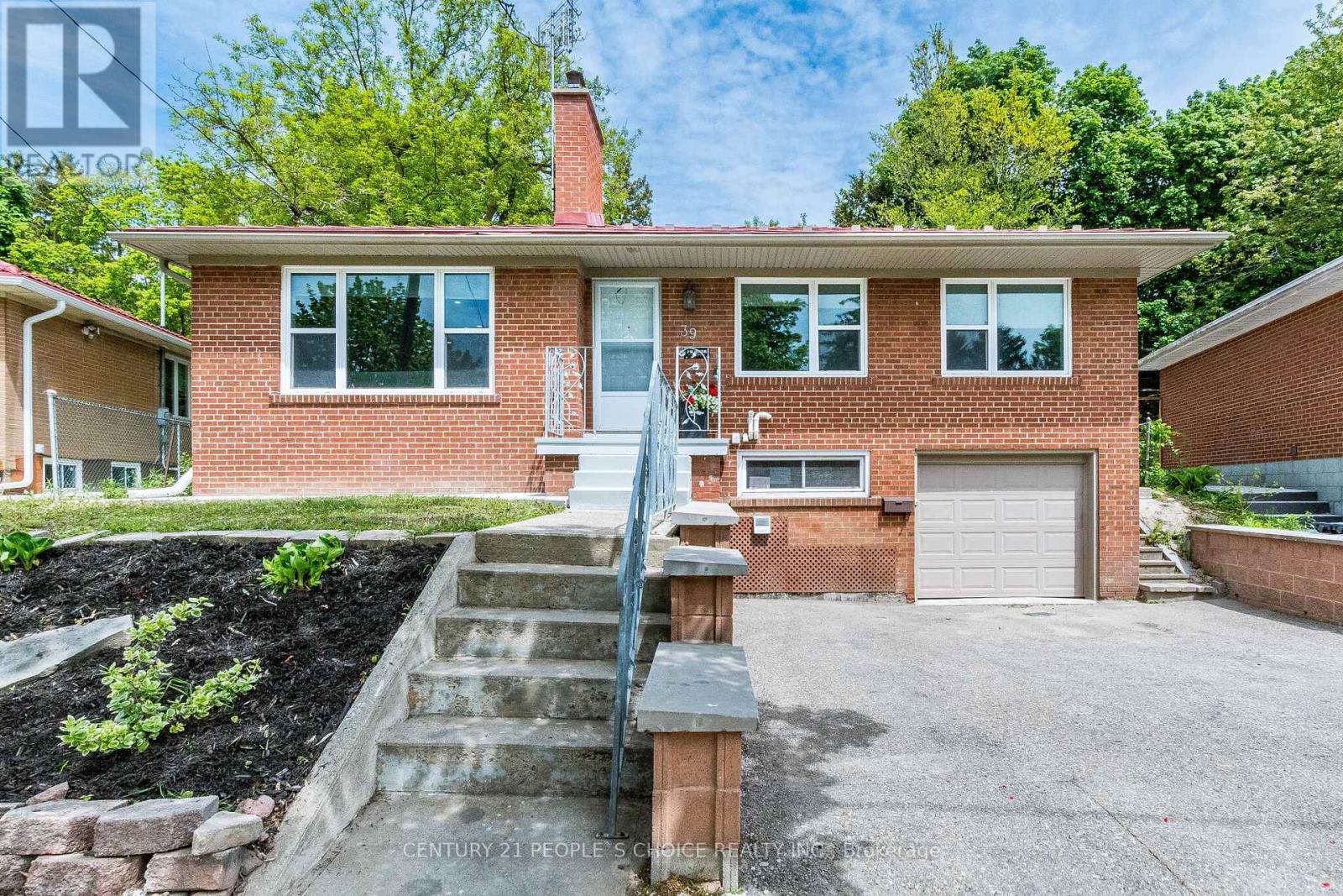 39 MEADOWLAND DRIVE, Brampton, Ontario