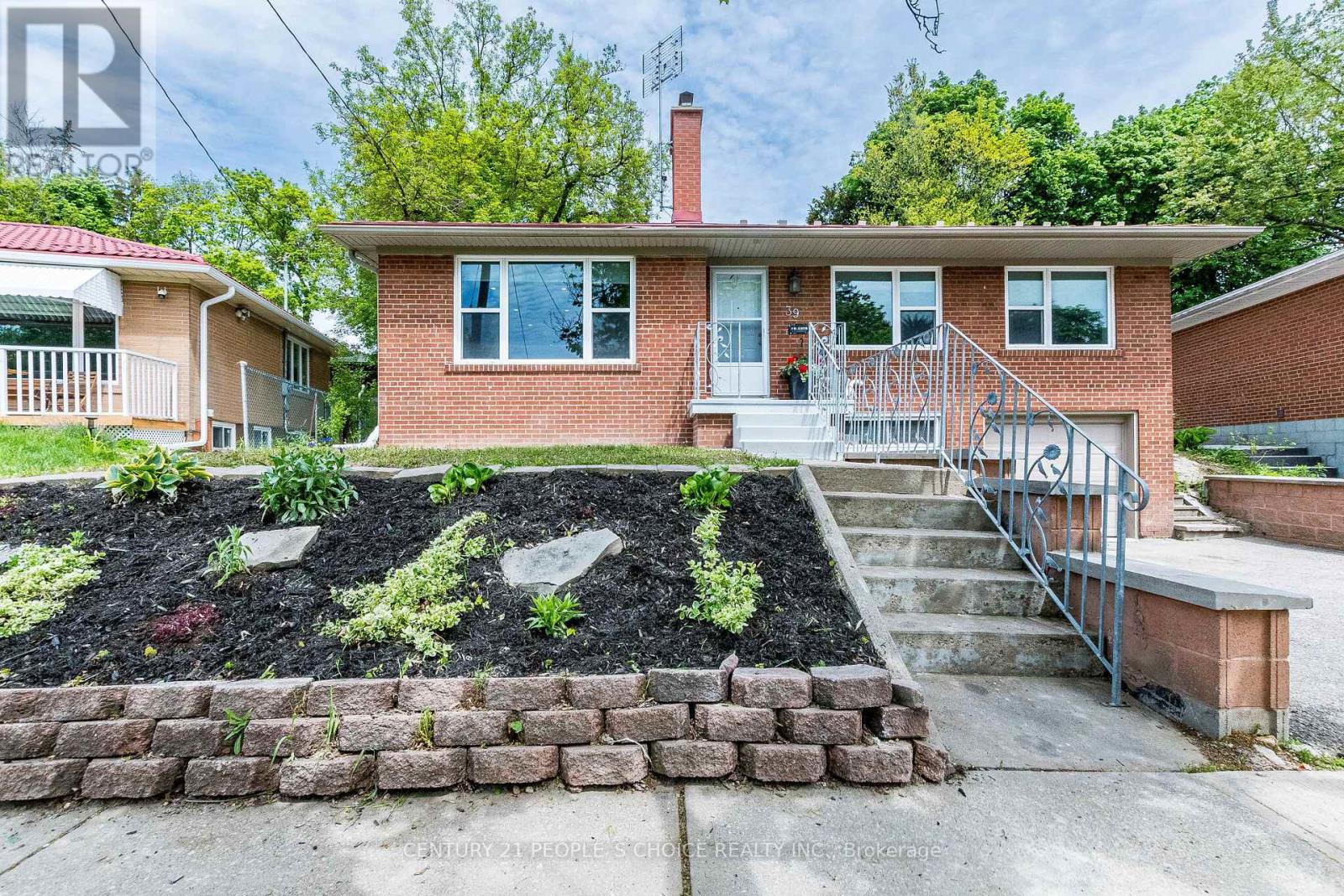 39 Meadowland Drive, Brampton, Ontario L6W 2R5 - Photo 5 - W13158864