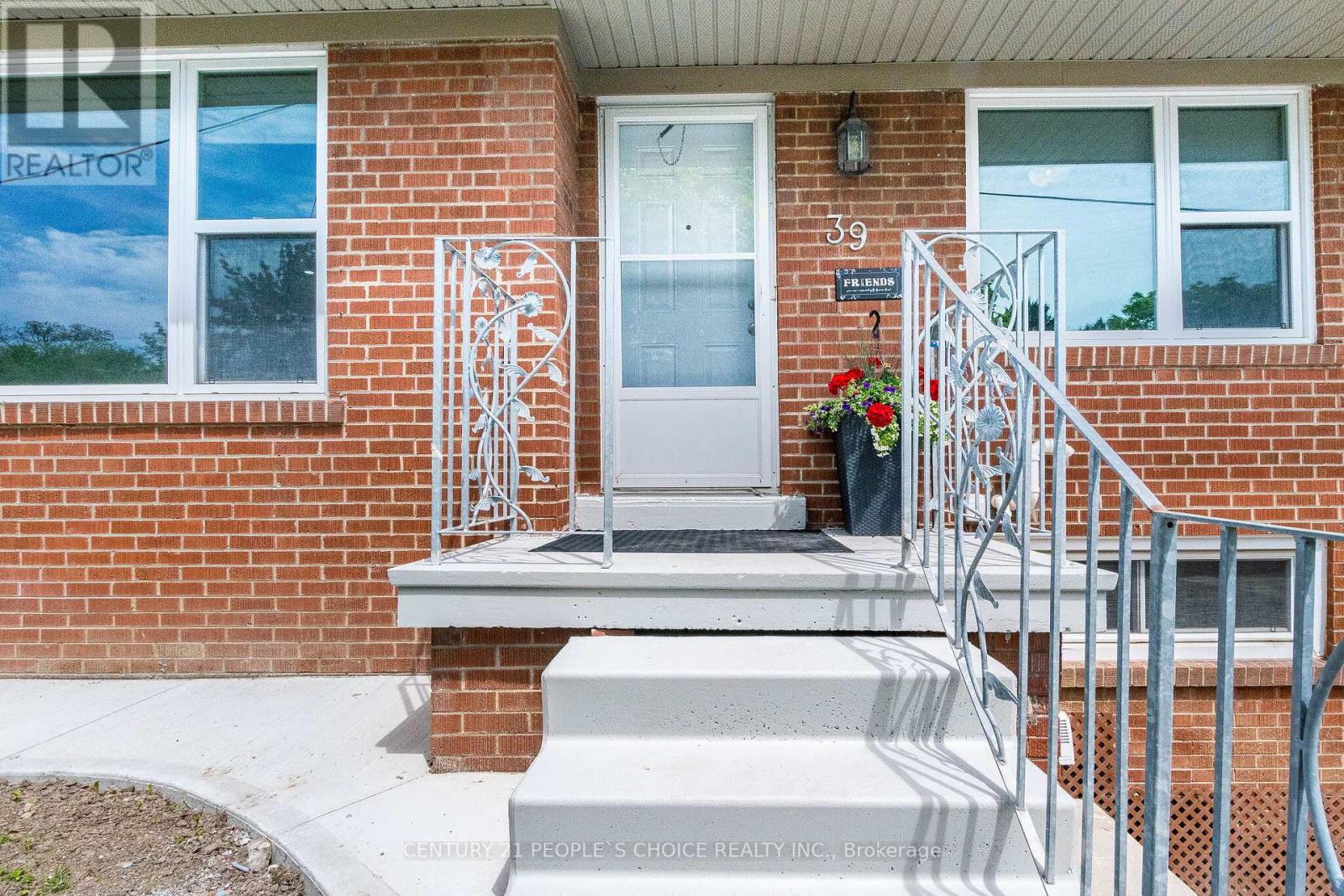 39 Meadowland Drive, Brampton, Ontario L6W 2R5 - Photo 6 - W13158864