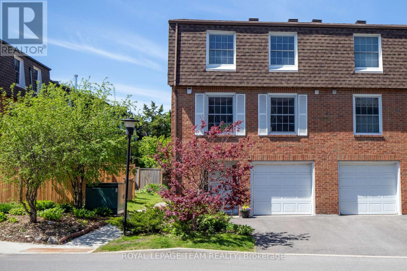 8 MOORSIDE PRIVATE, Ottawa, Ontario