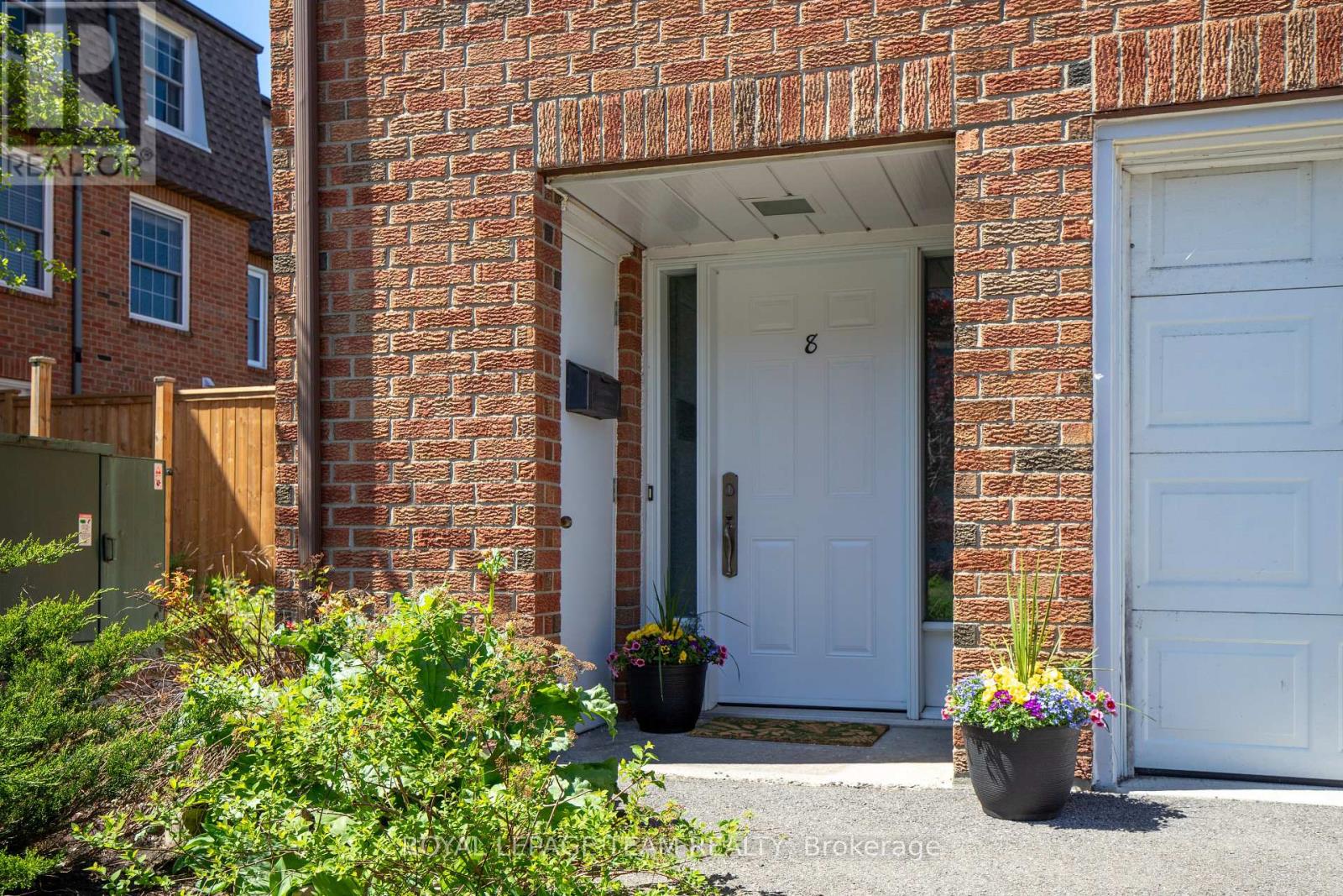 8 Moorside Private, Ottawa, Ontario  K2C 3P4 - Photo 2 - X13165626