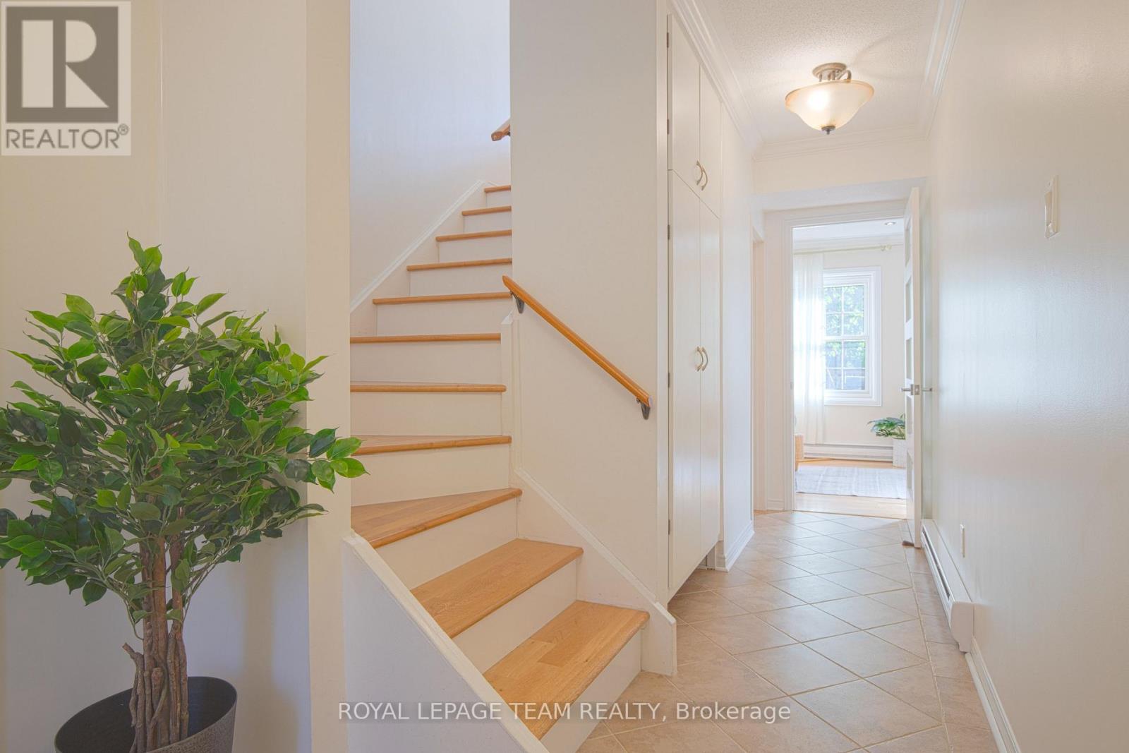 8 Moorside Private, Ottawa, Ontario  K2C 3P4 - Photo 4 - X13165626
