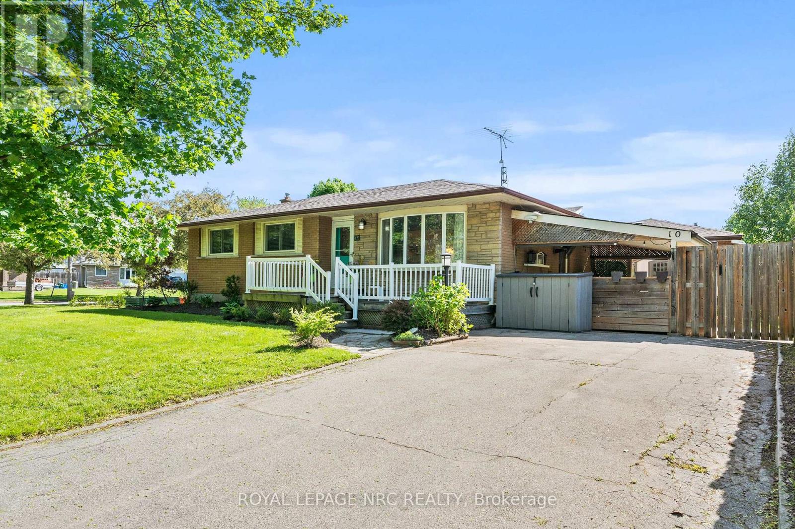 10 Ancaster Boulevard, St. Catharines, Ontario  L2M 6V9 - Photo 3 - X13165616