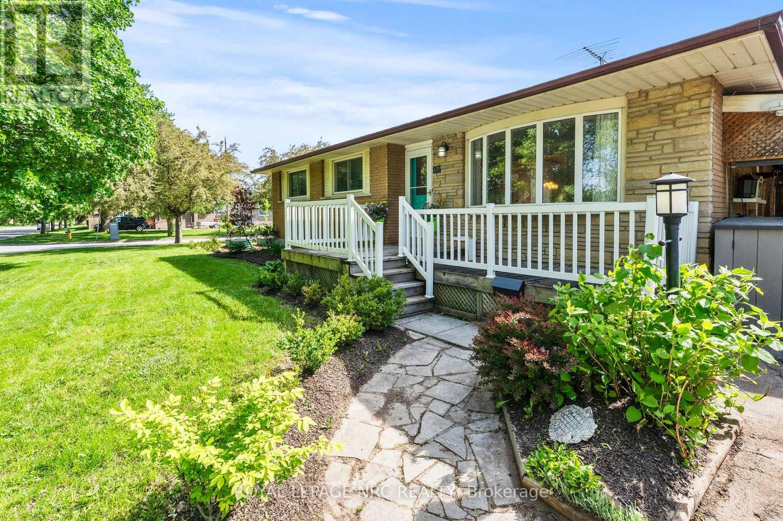 10 Ancaster Boulevard, St. Catharines, Ontario  L2M 6V9 - Photo 6 - X13165616