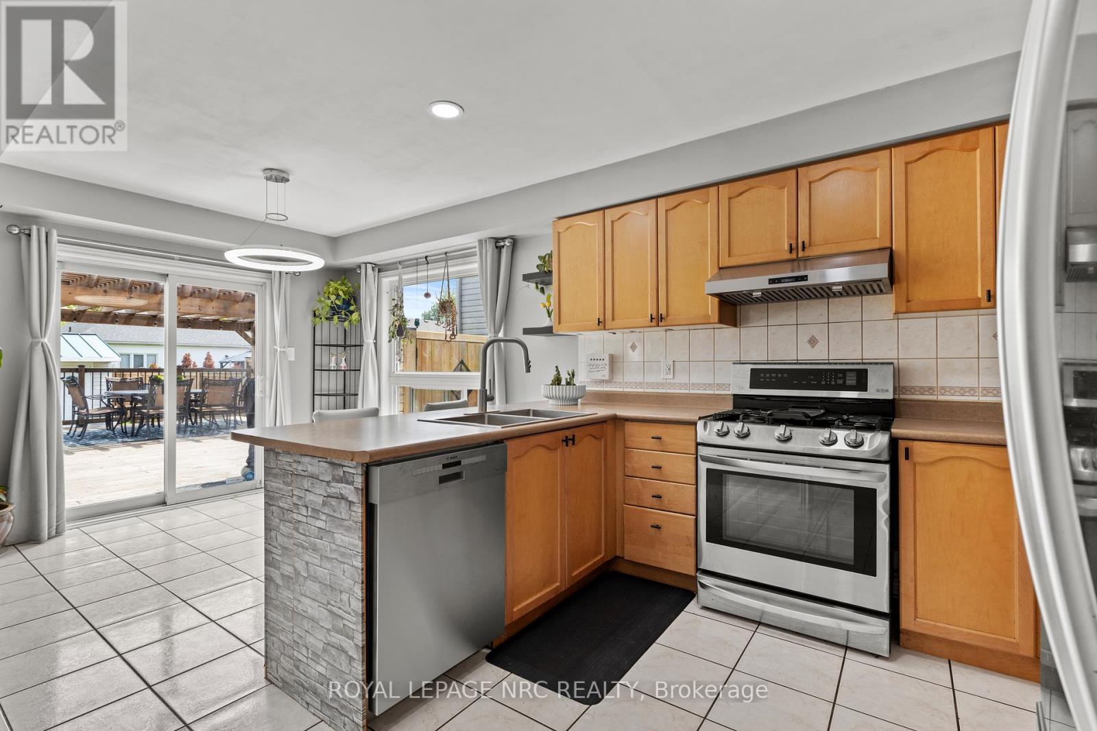 40 Longfellow Avenue, St. Catharines (Haig), Ontario  L2R 6N7 - Photo 12 - X13165624