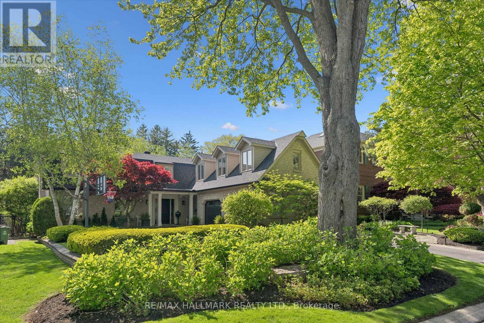 98 ROSEMARY LANE, Hamilton, Ontario